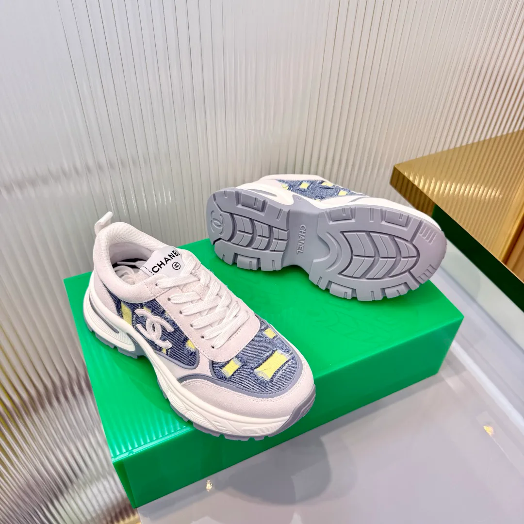 Women's Sneakers CHANEL 18366955