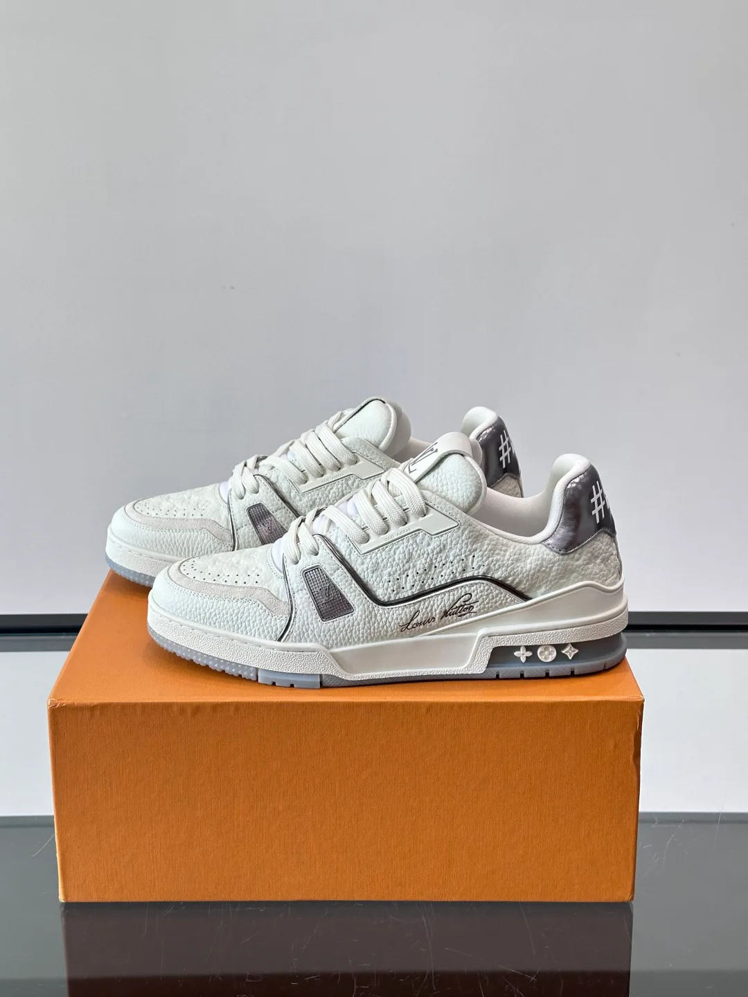 Men's Sneakers LOUIS VUITTON 17349422