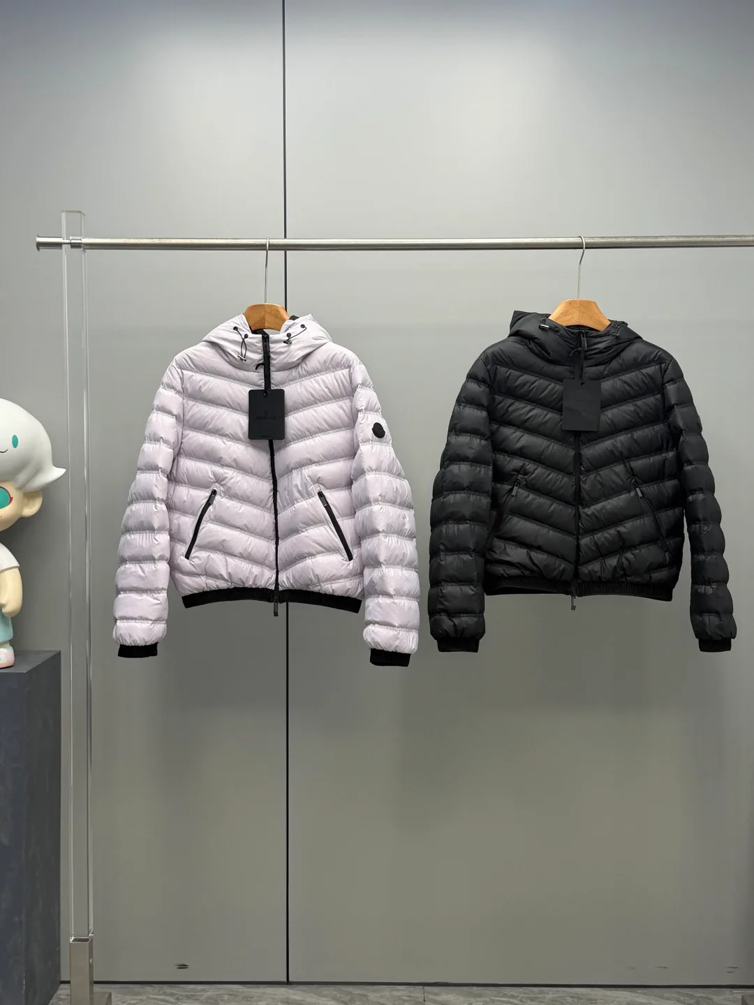 Women's Jackets And Down Jackets MONCLER 17964355