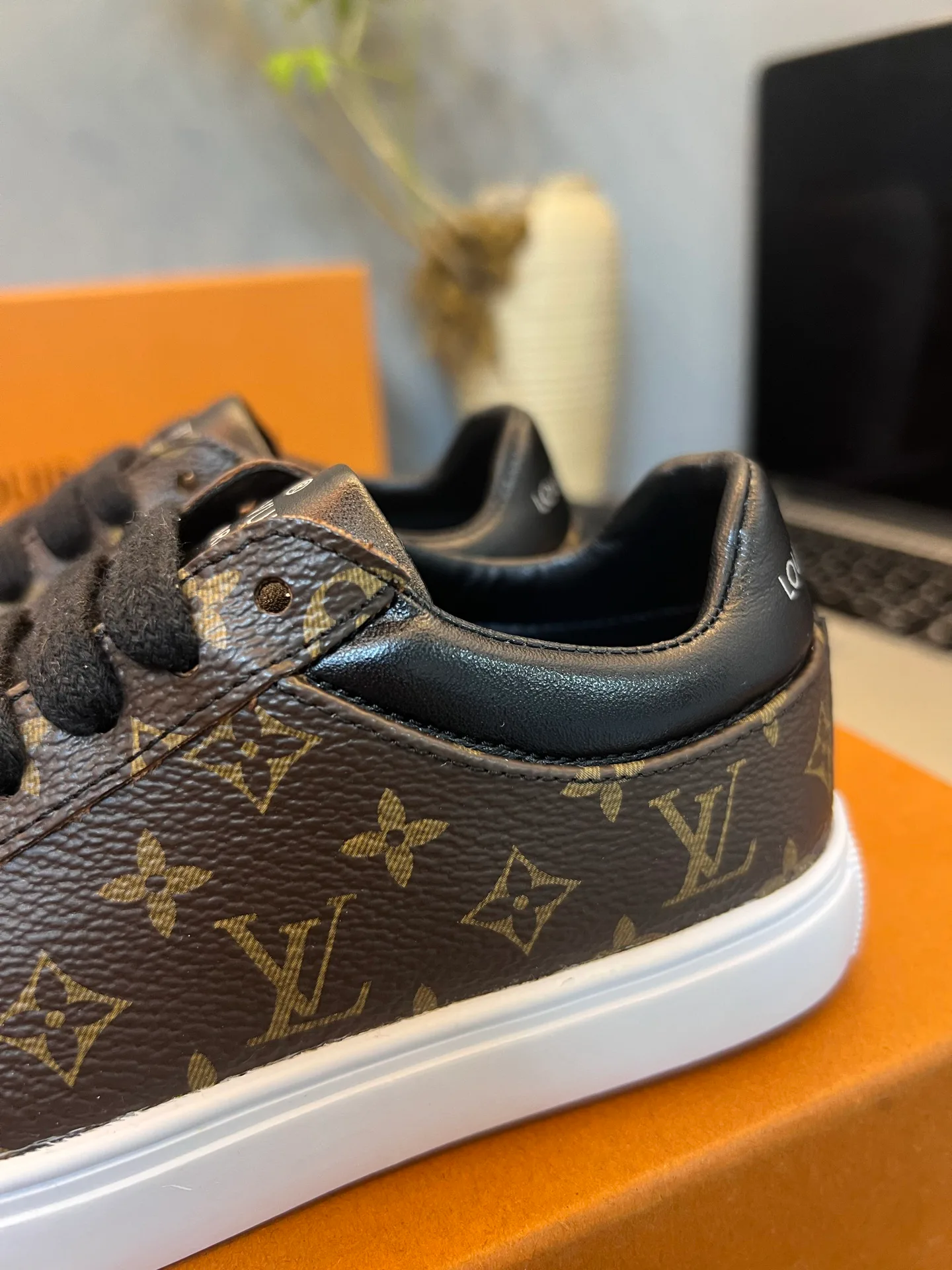 Women's Sneakers LOUIS VUITTON 18077535
