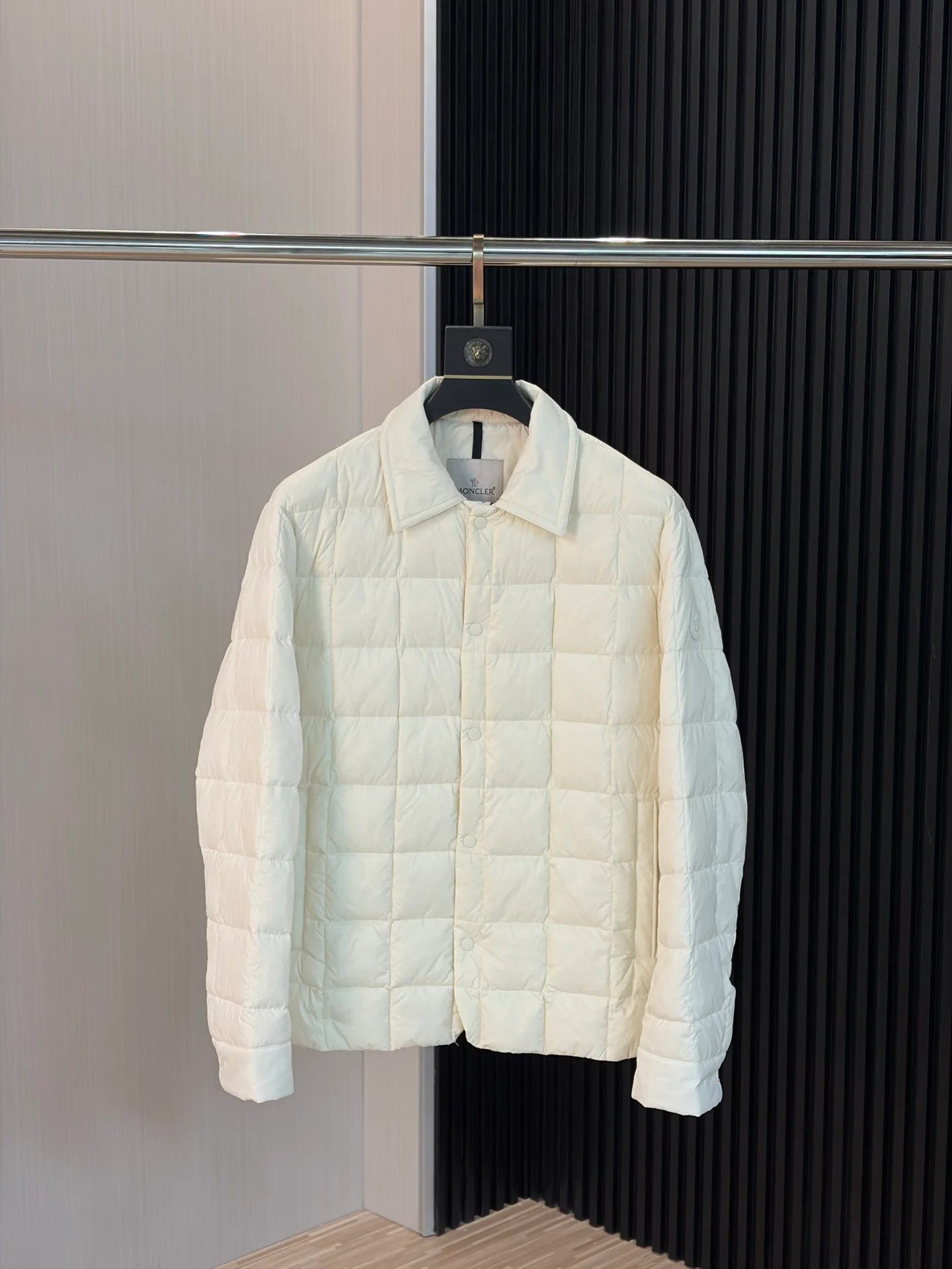Women's Jackets And Down Jackets MONCLER 17868384