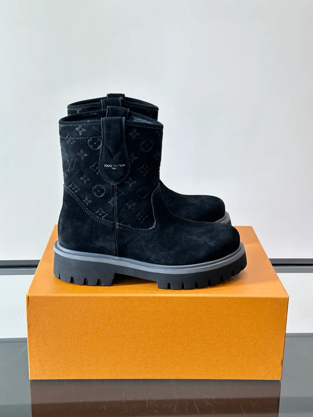 Men's Ankle Boots LOUIS VUITTON 18102793
