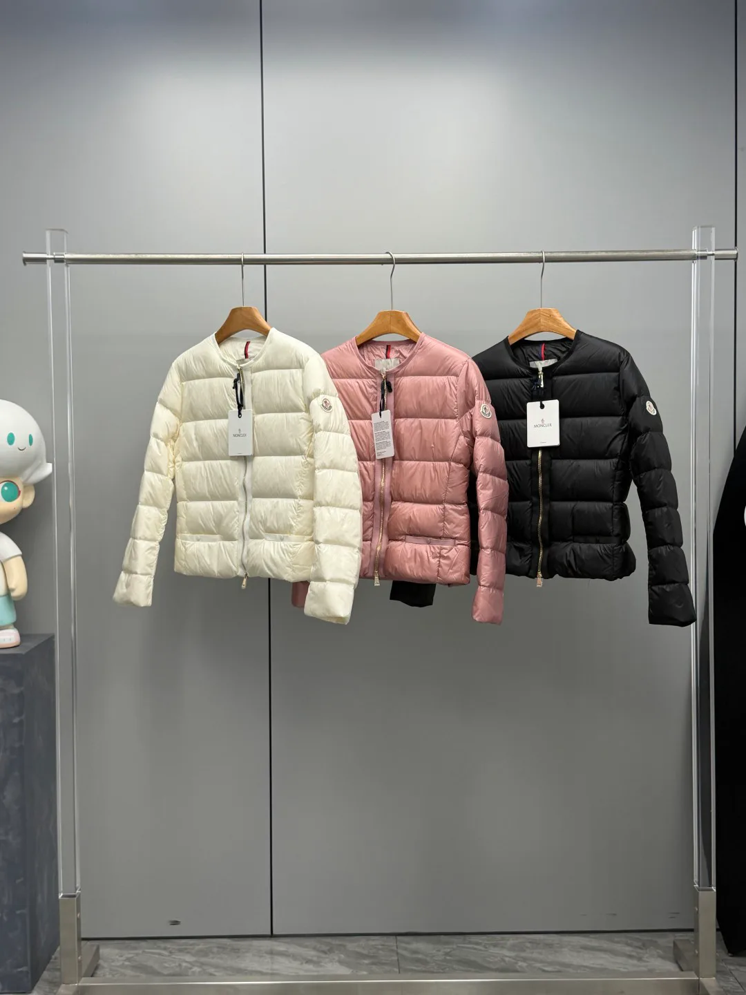 Women's Jackets And Down Jackets MONCLER 17939200