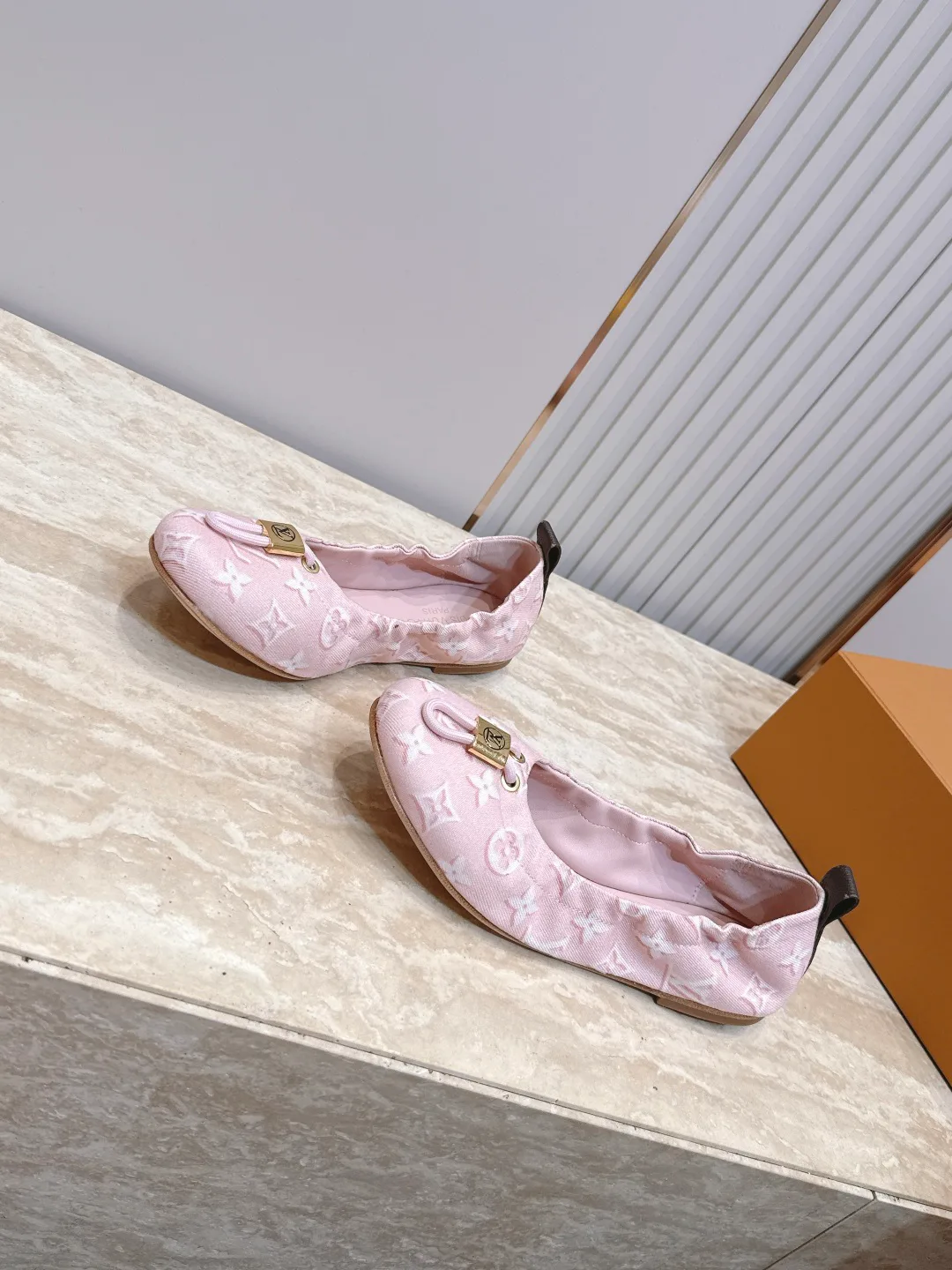 Women's Ballet Flats LOUIS VUITTON 17178358
