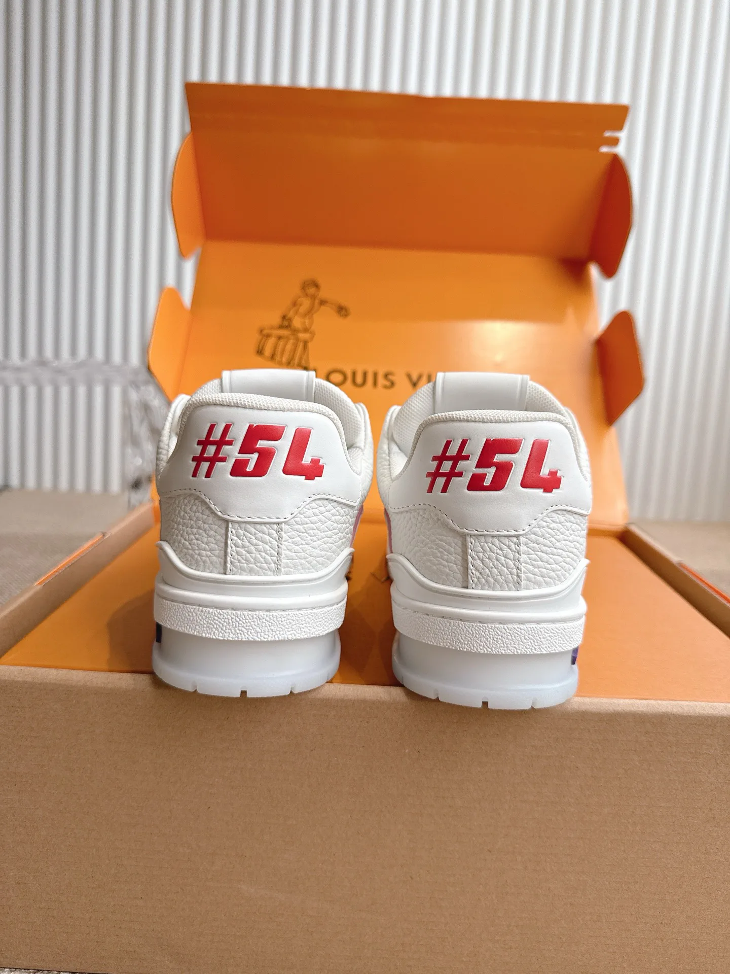 Women's Sneakers LOUIS VUITTON 18324754