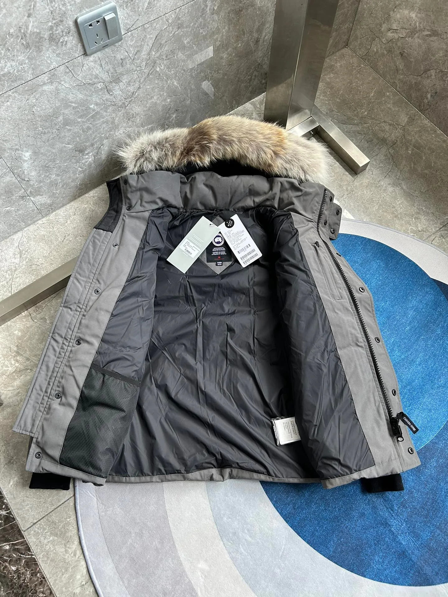 Men's Jackets And Down Jackets CANADA GOOSE 18111617