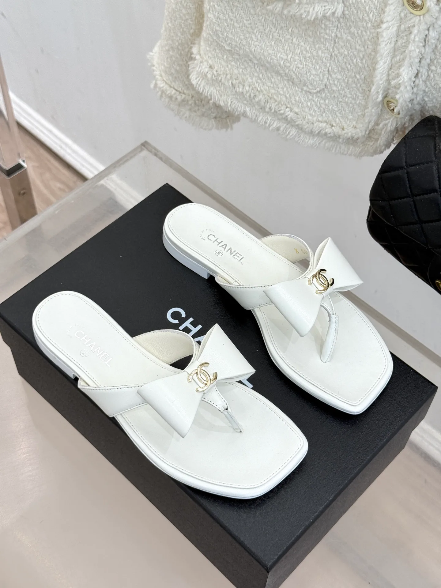 Women's Flip-Flops CHANEL 16965746