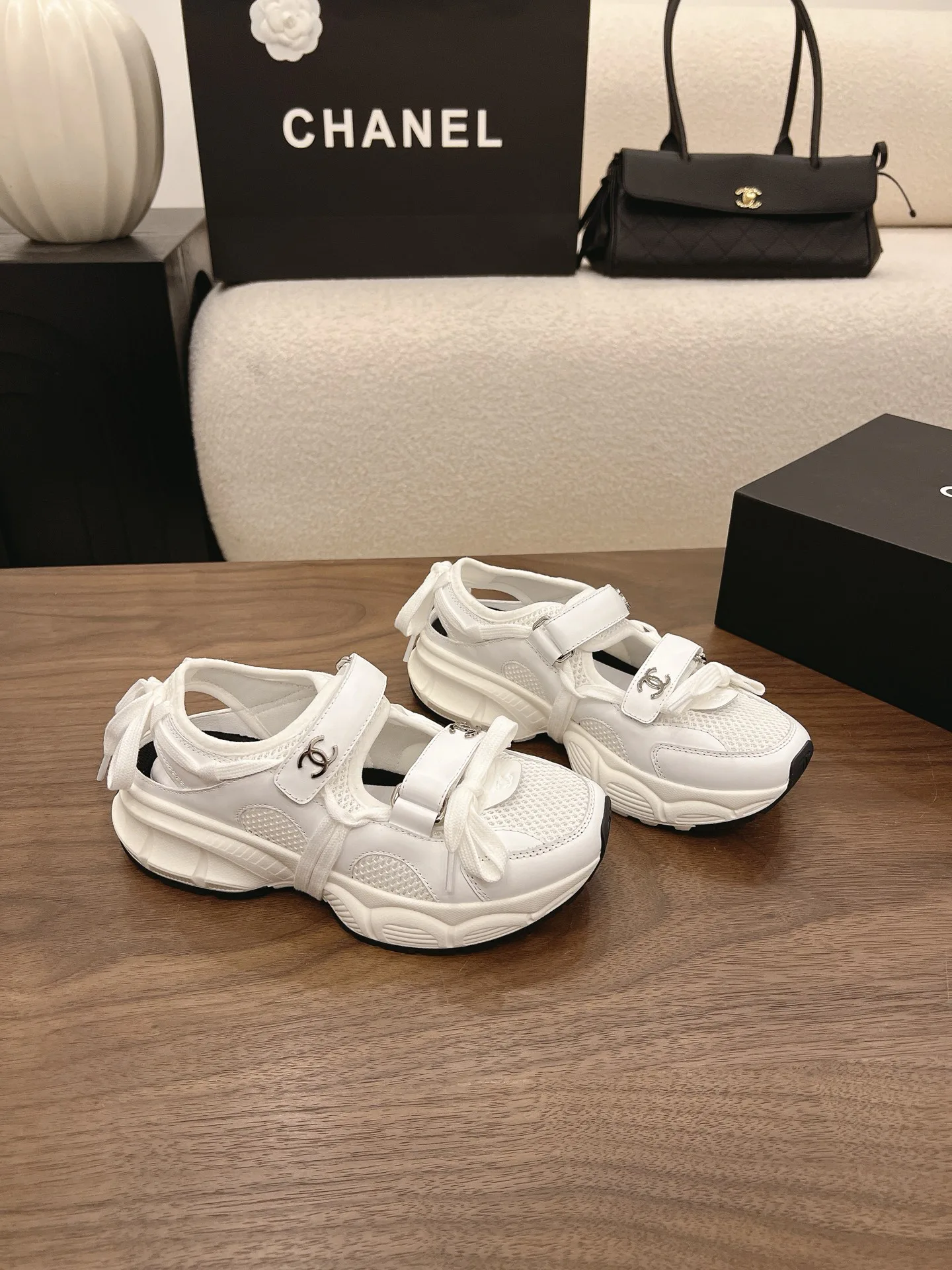 Women's Sneakers CHANEL 17077245