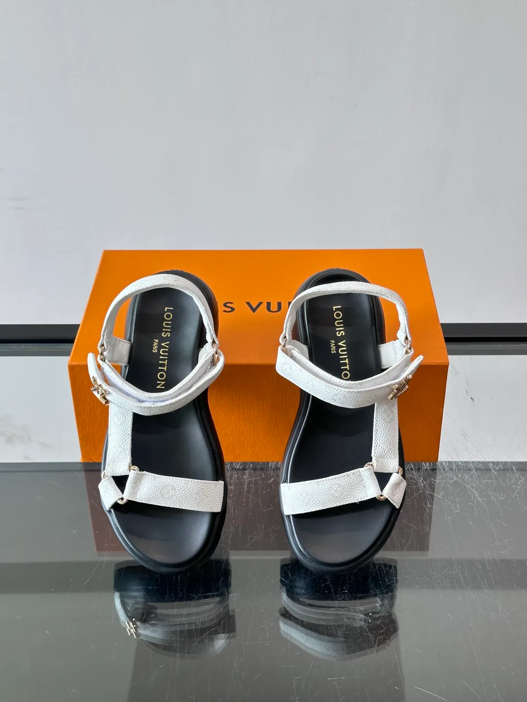 Women's Open-Toe Sandals LOUIS VUITTON 17536538