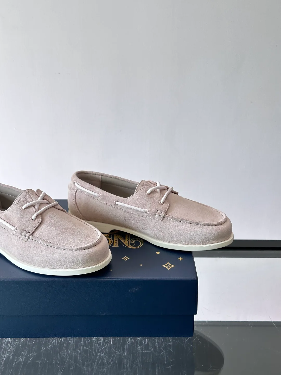 Men's Loafers And Dress Shoes LOUIS VUITTON 17941067