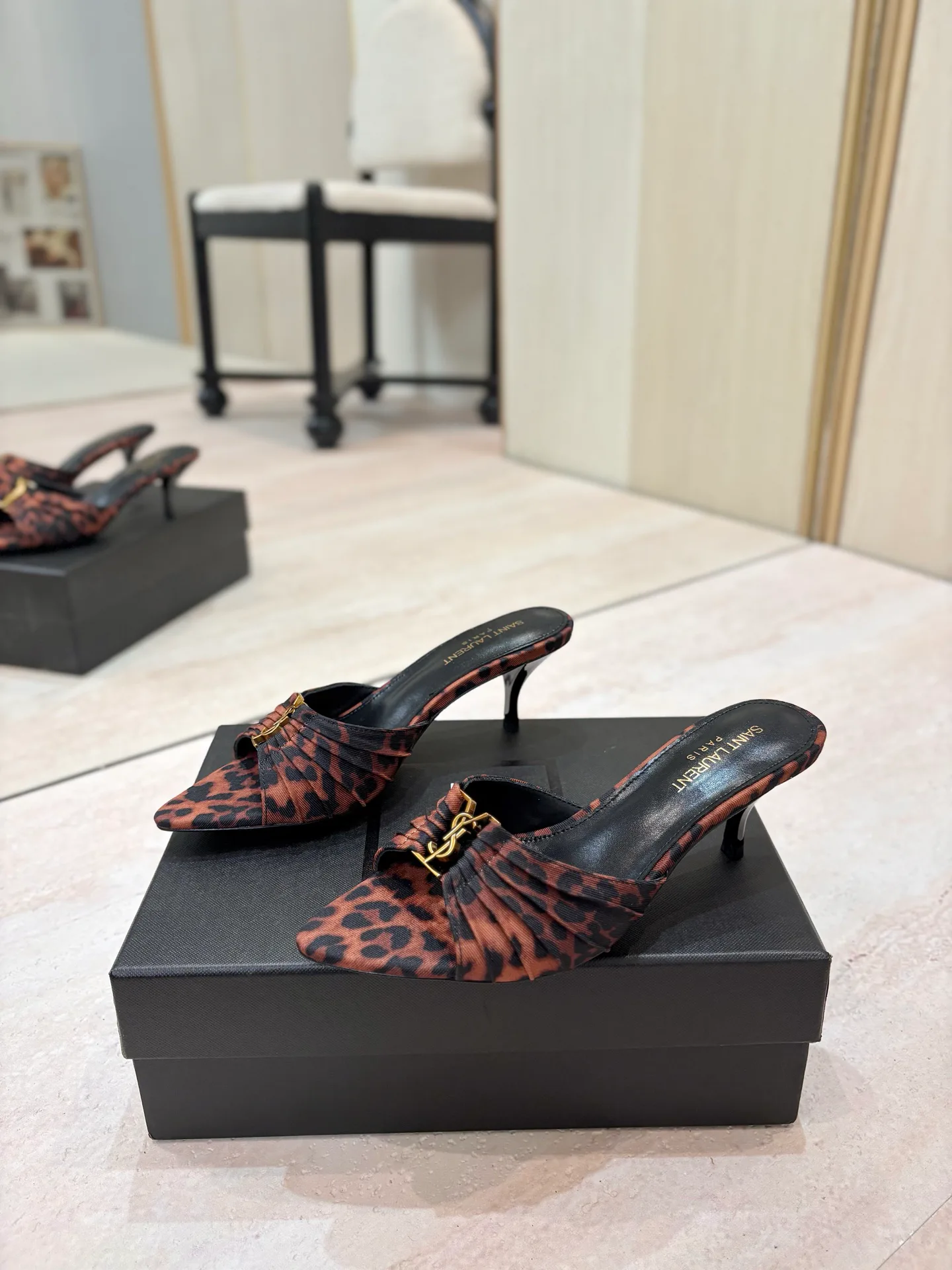 Women's Mules And Clogs SAINT LAURENT 17476009