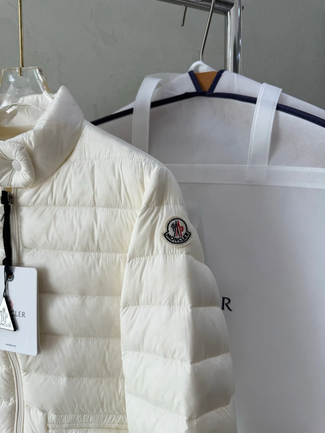 Women's Jackets And Down Jackets MONCLER 18043471