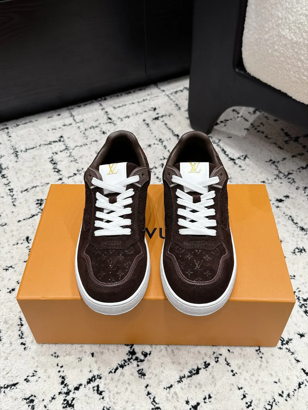 Women's Sneakers LOUIS VUITTON 18505549