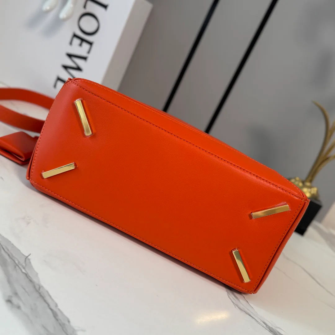Women's Classic Handbags LOEWE 18278201