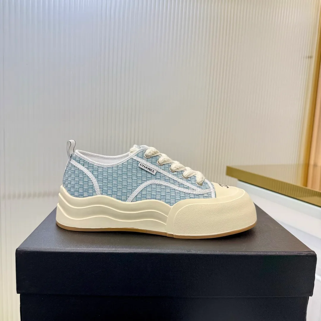 Women's Sneakers CHANEL 18366977