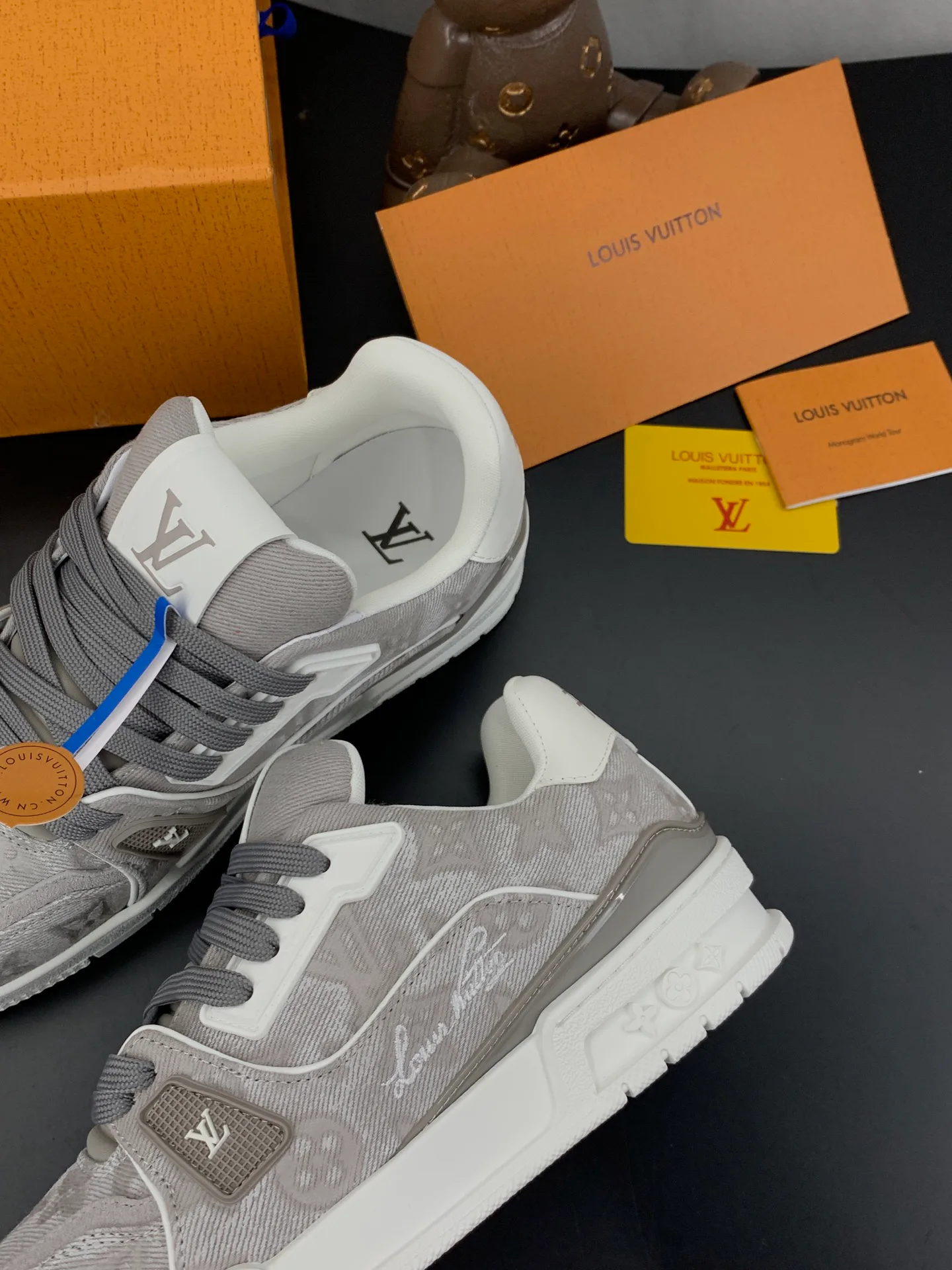 Women's Sneakers LOUIS VUITTON 17545276