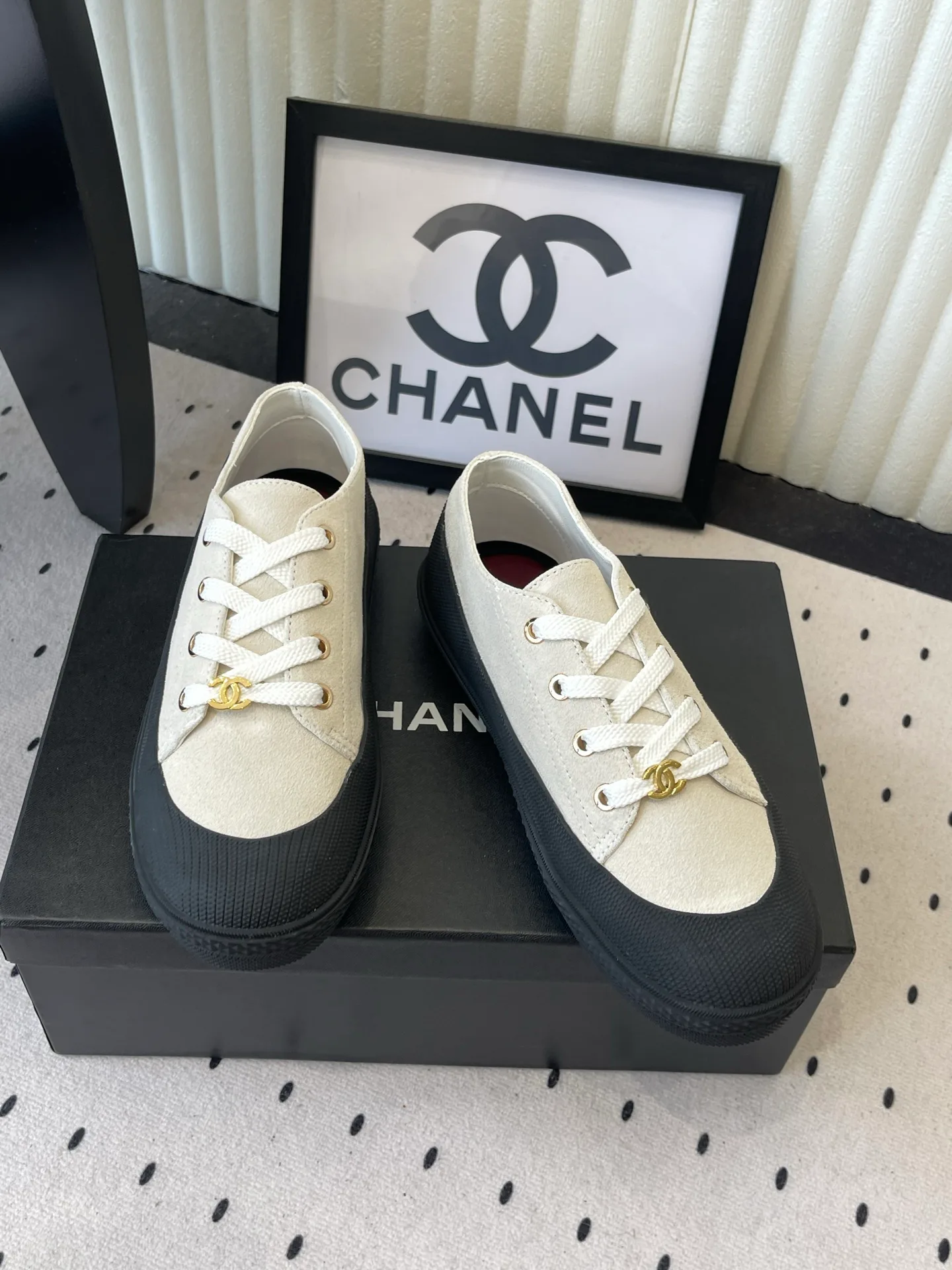 Women's Sneakers CHANEL 18069859