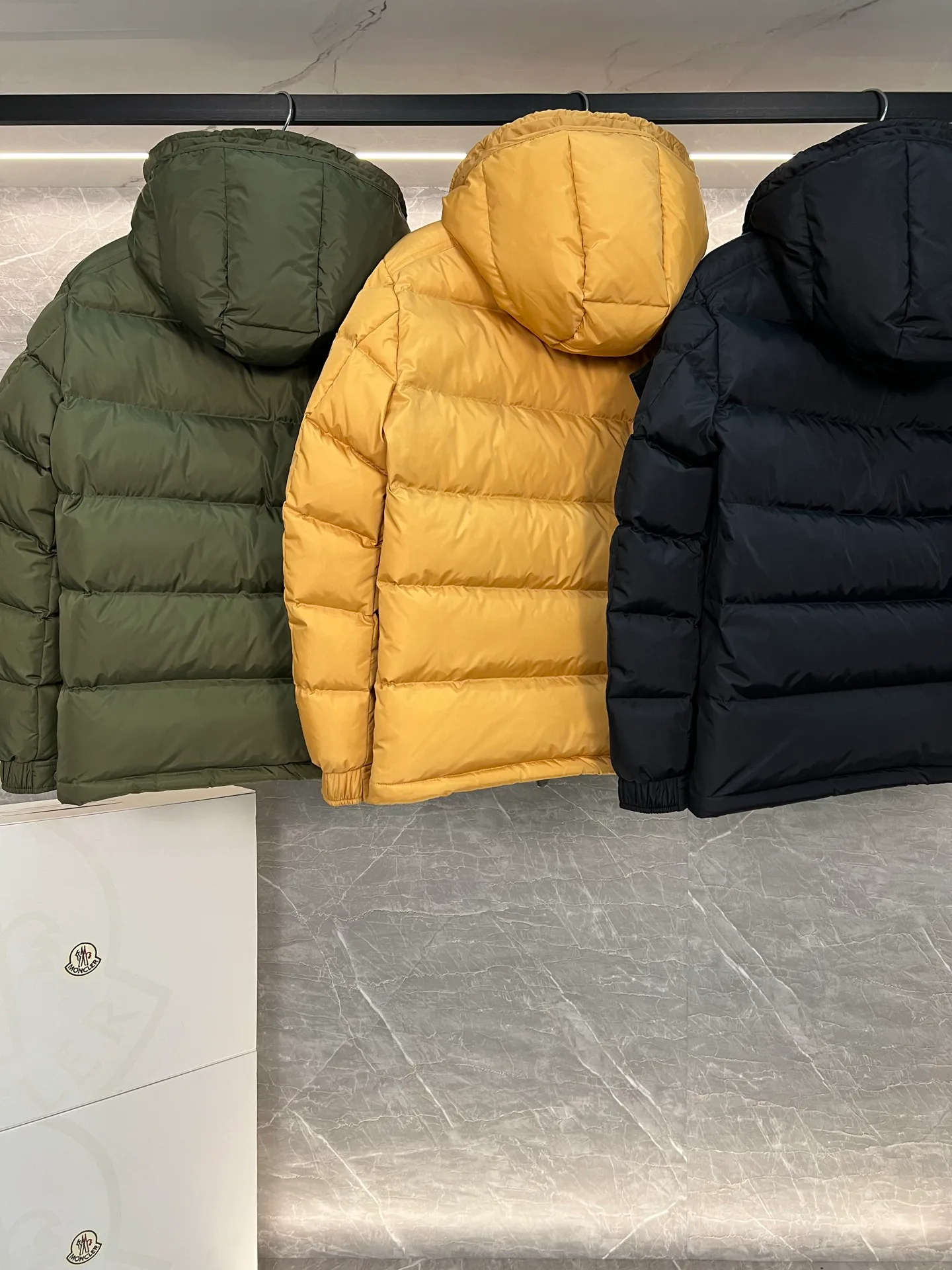 Куртки И Пуховики Женские Moncler 18599871