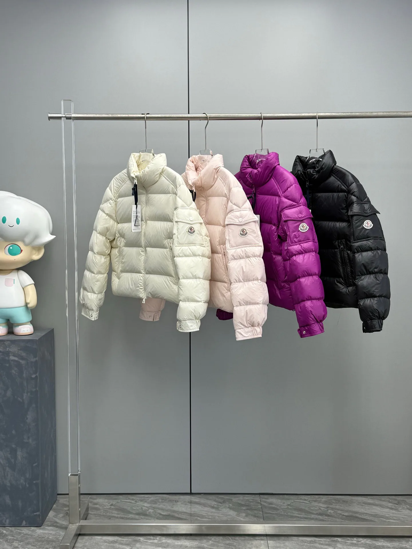 Women's Jackets And Down Jackets MONCLER 18048192