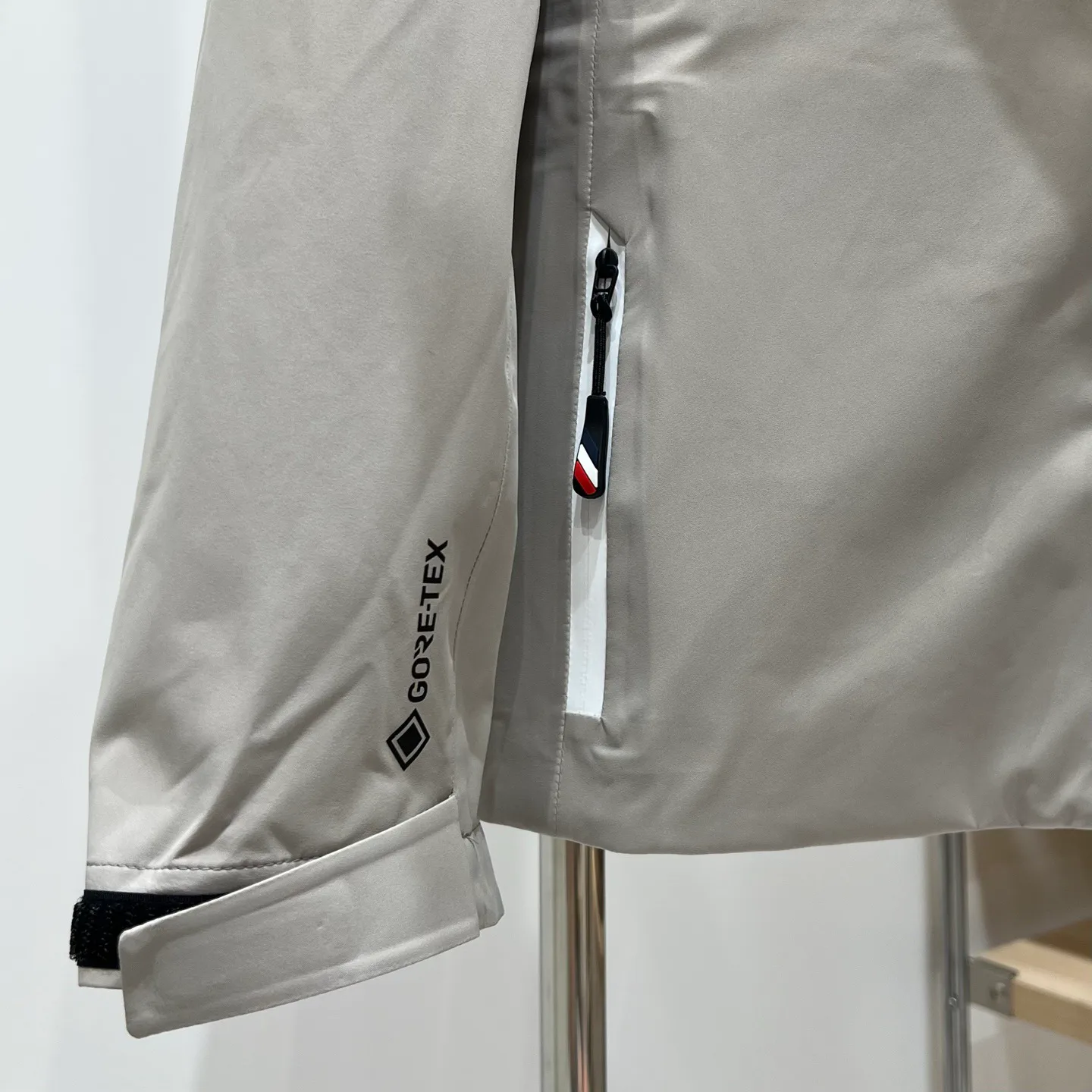 Women's Jackets And Down Jackets MONCLER 18131363