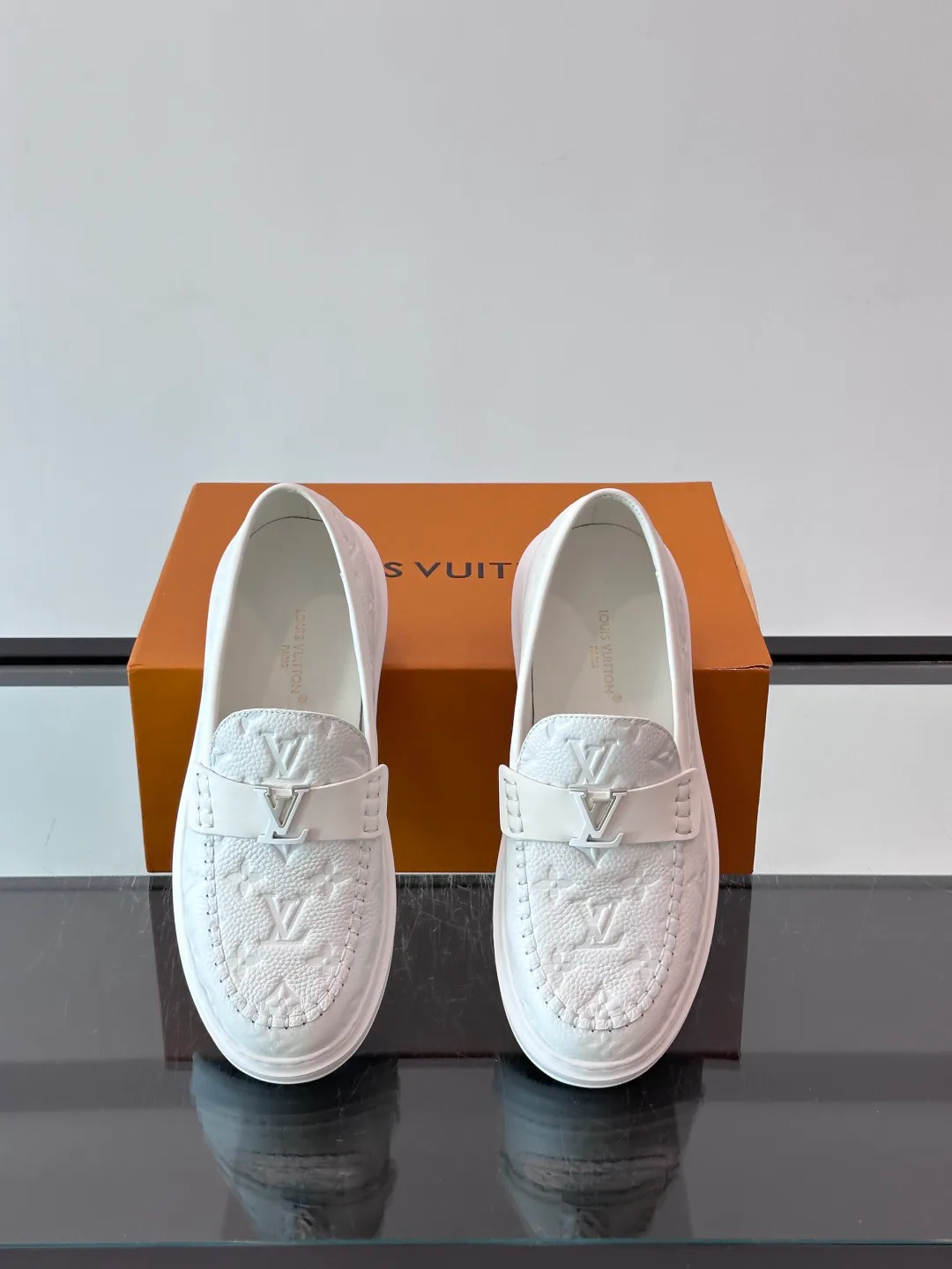 Men's Loafers And Dress Shoes LOUIS VUITTON 18400588
