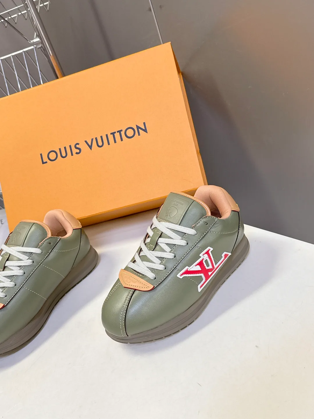 Women's Sneakers LOUIS VUITTON 18005445