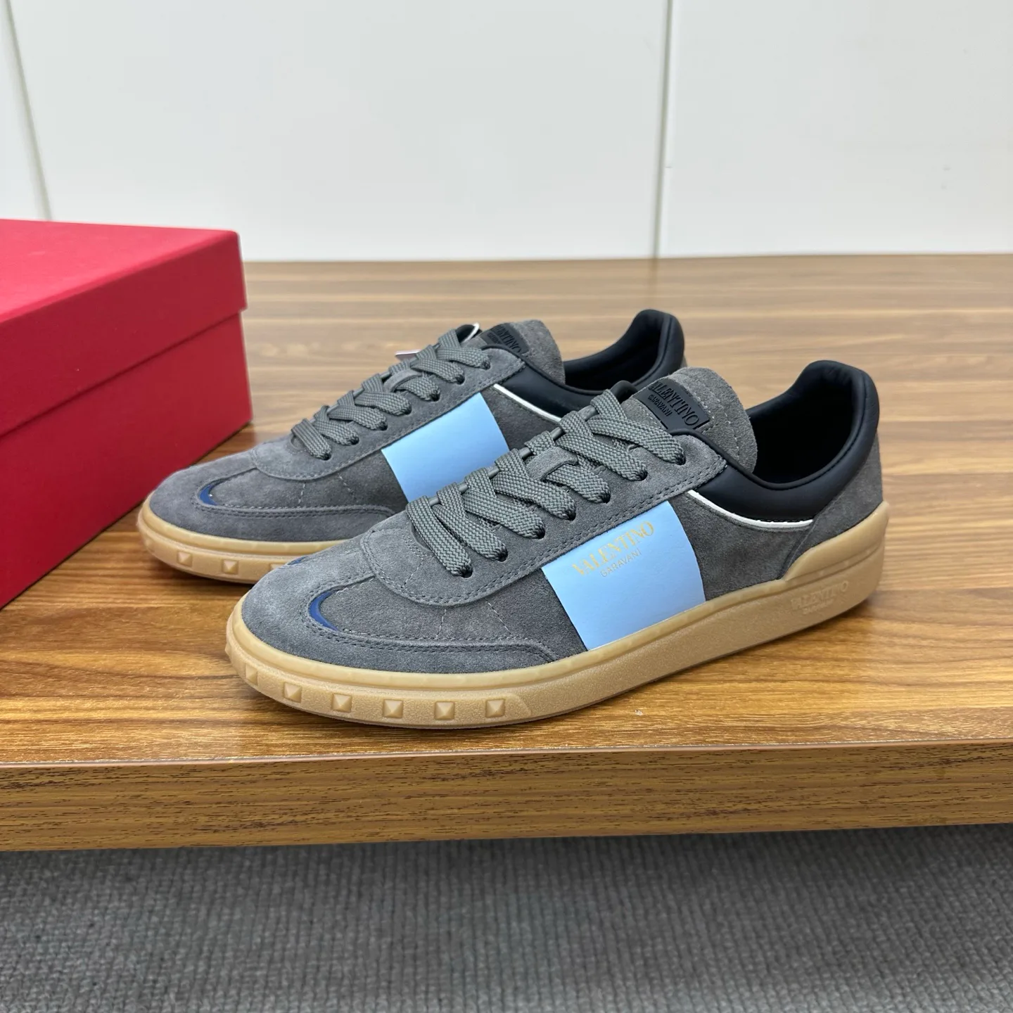 Men's Sneakers VALENTINO 18103433