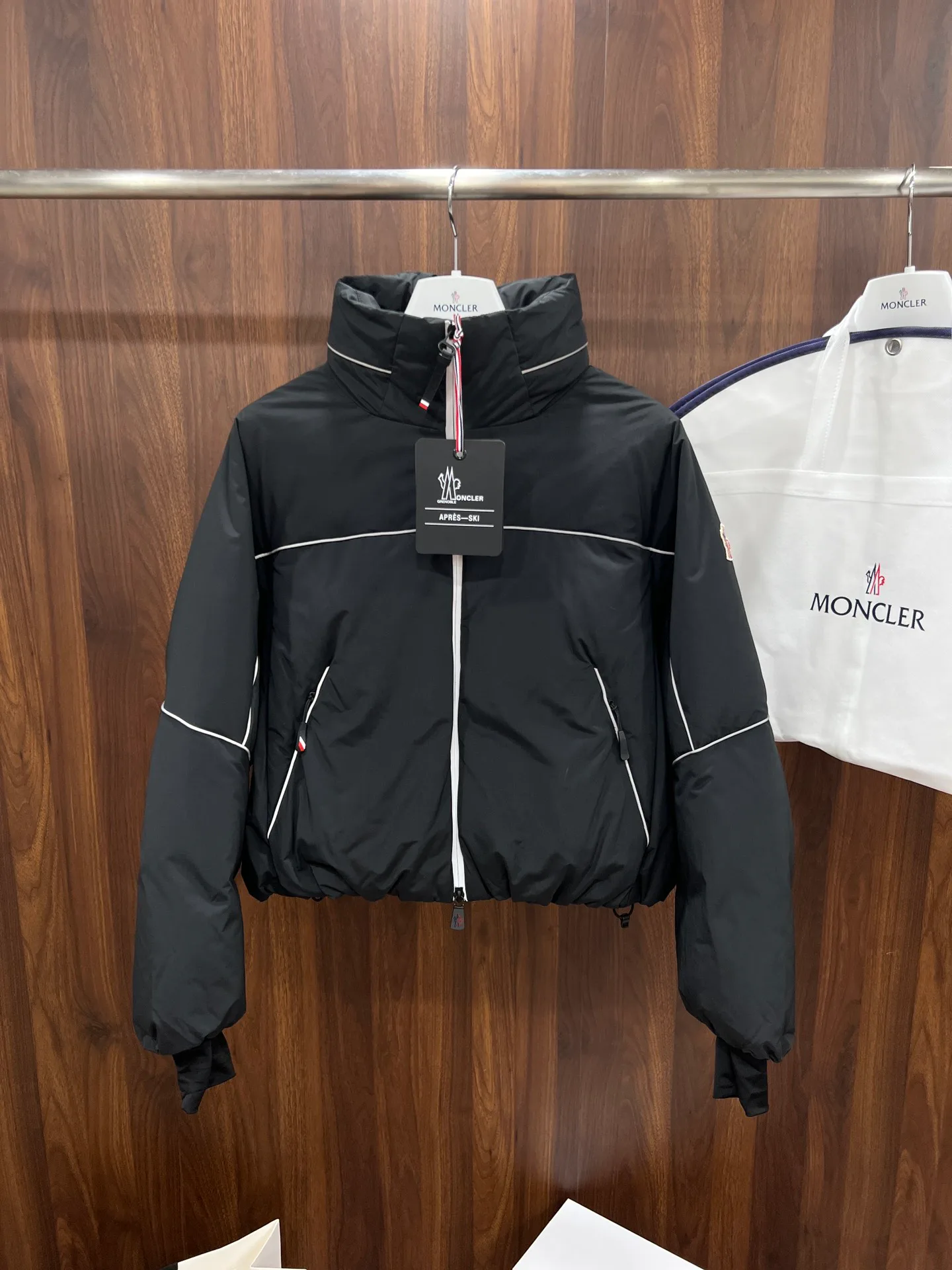 Women's Jackets And Down Jackets MONCLER 17888374