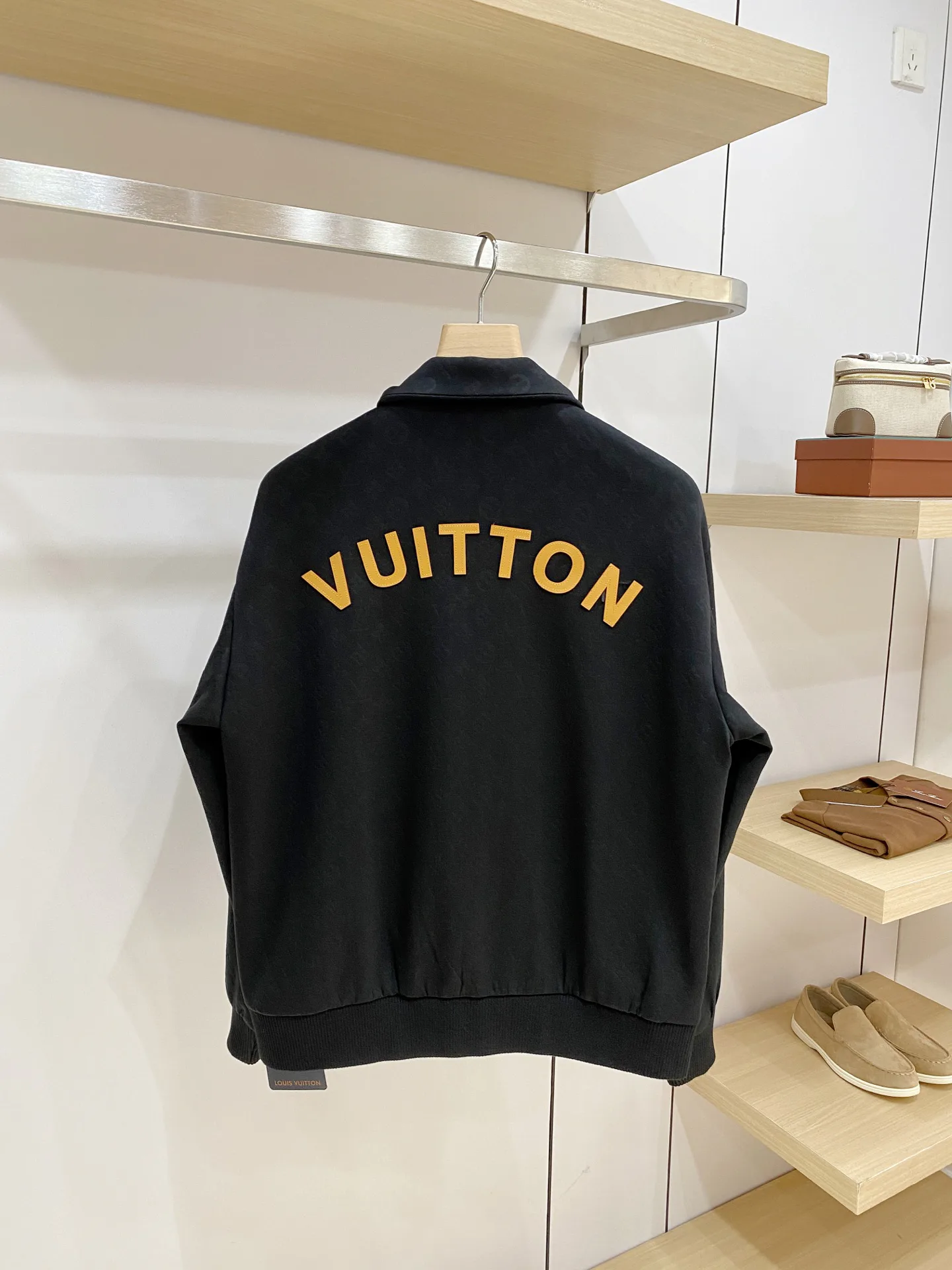 Women's Jackets And Down Jackets LOUIS VUITTON 18178226