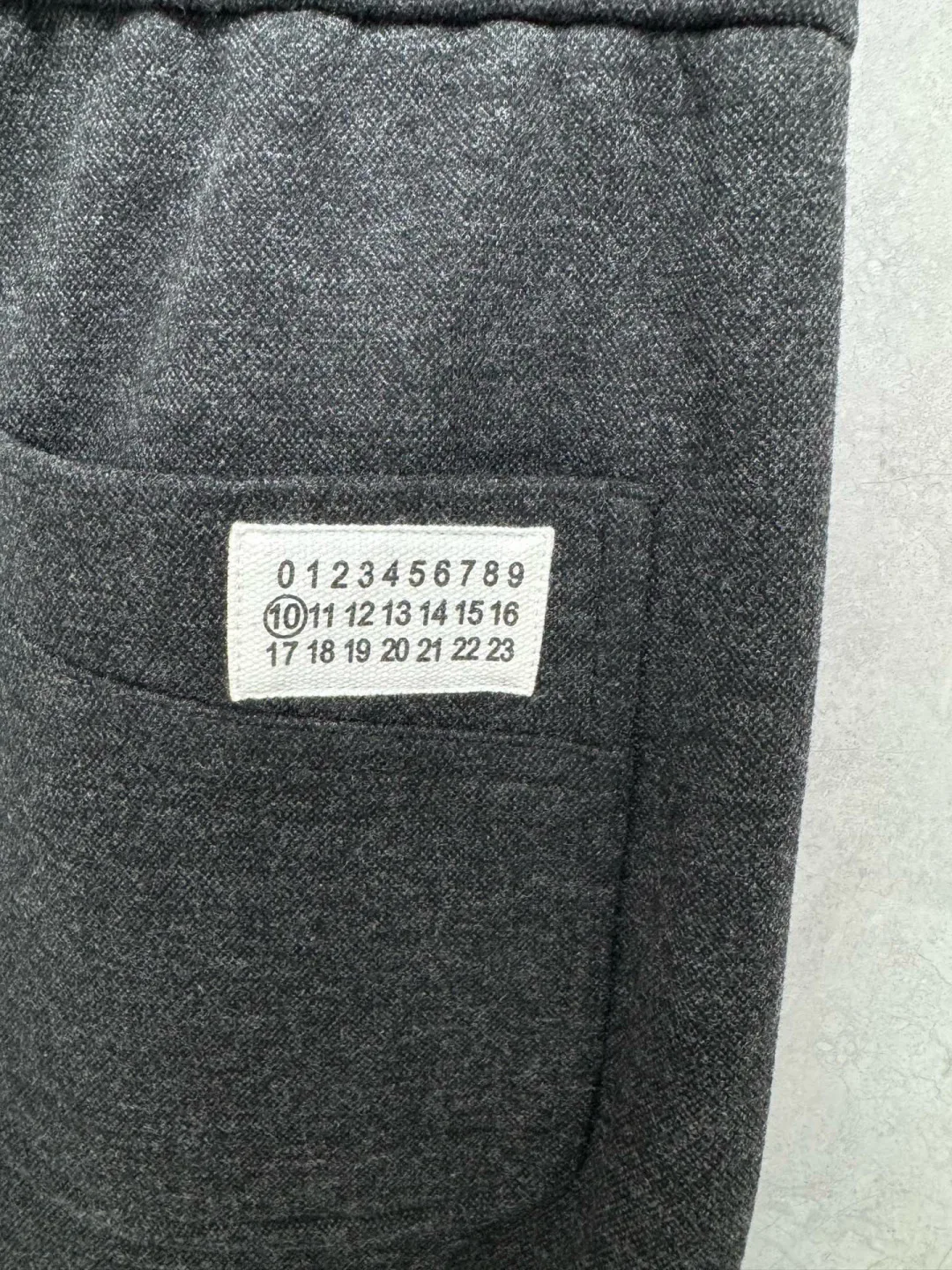 Брюки Мужские Maison Margiela 18606084