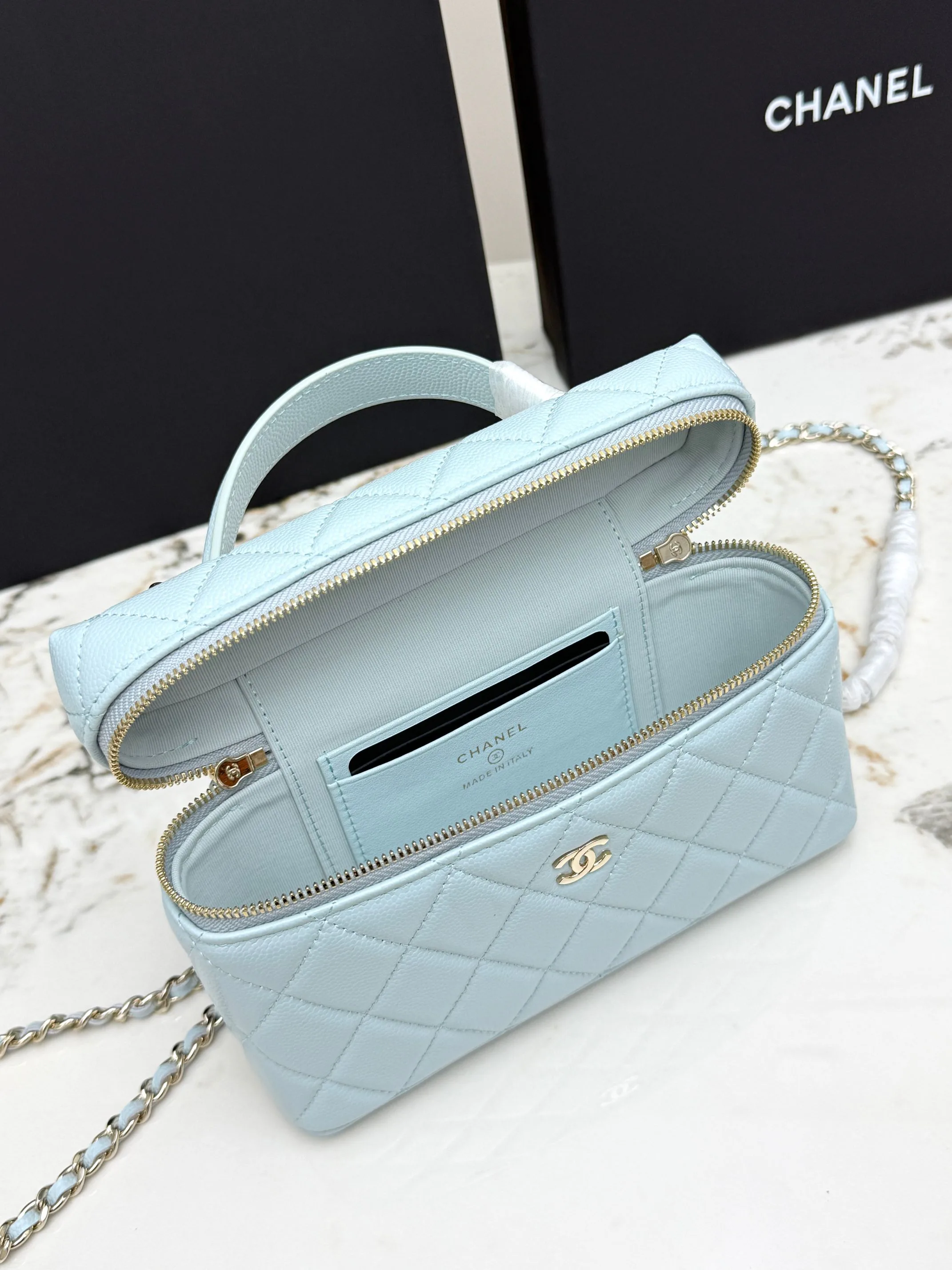 Women's Classic Handbags CHANEL 17949115