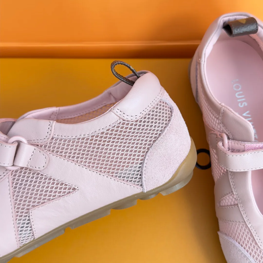 Women's Sneakers LOUIS VUITTON 17950634