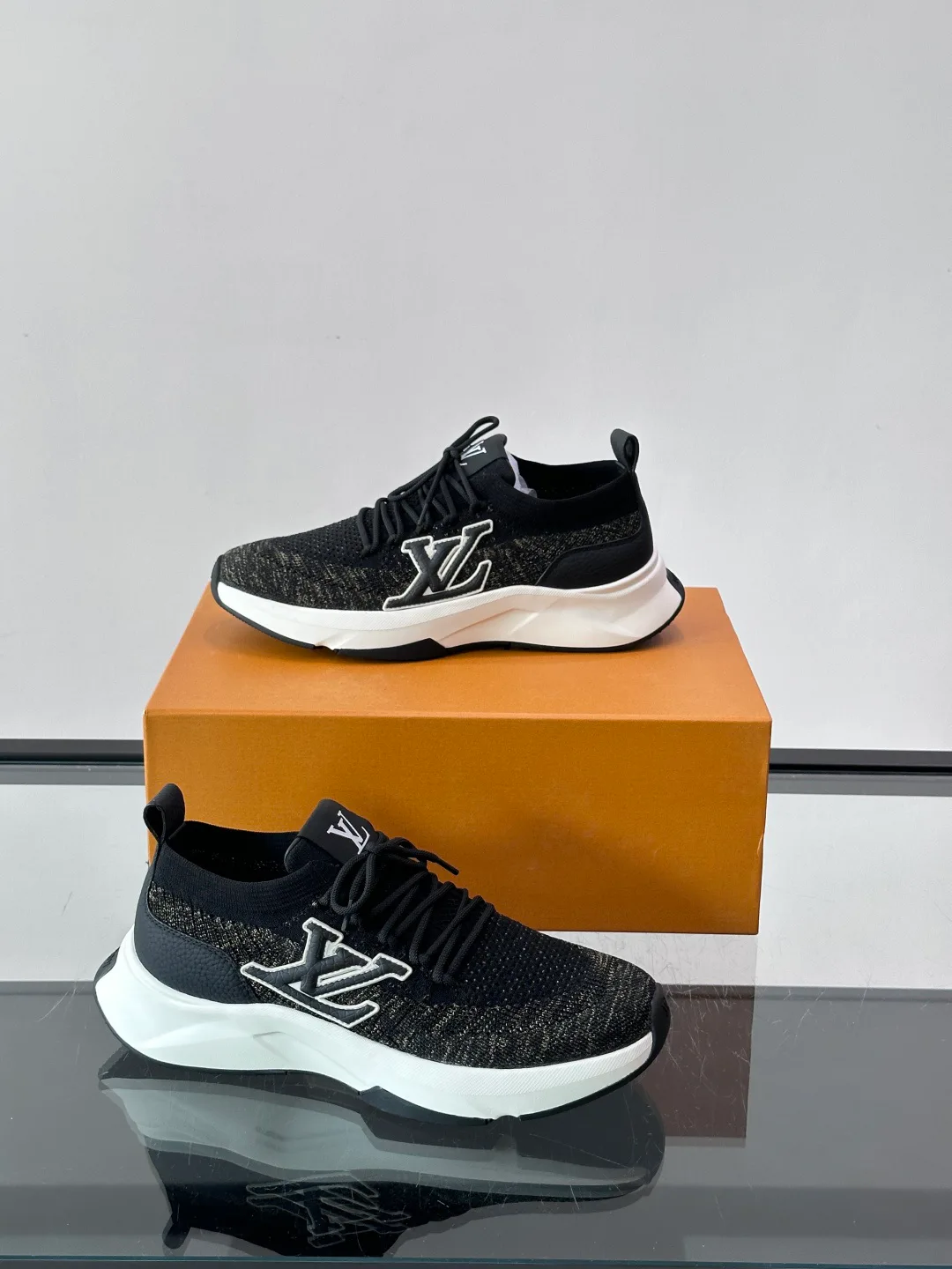 Men's Sneakers LOUIS VUITTON 18102384