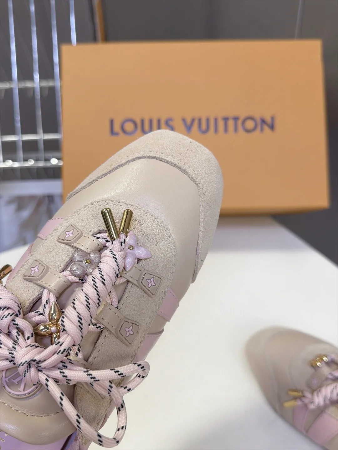 Women's Sneakers LOUIS VUITTON 18005459
