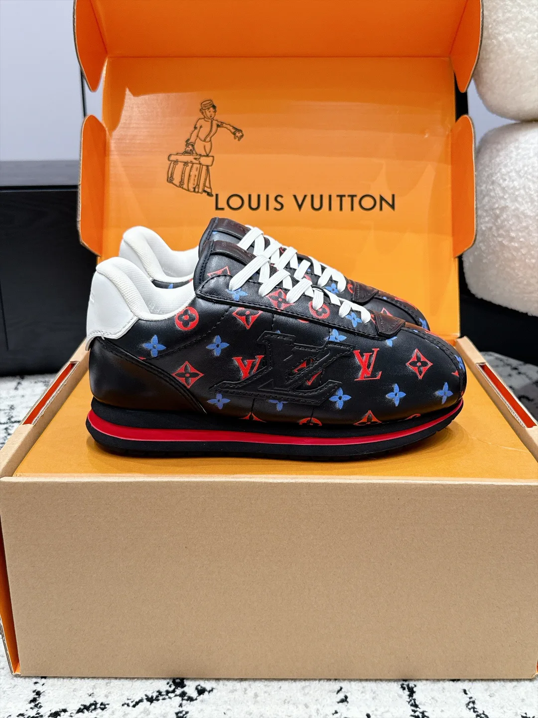 Women's Sneakers LOUIS VUITTON 18406472