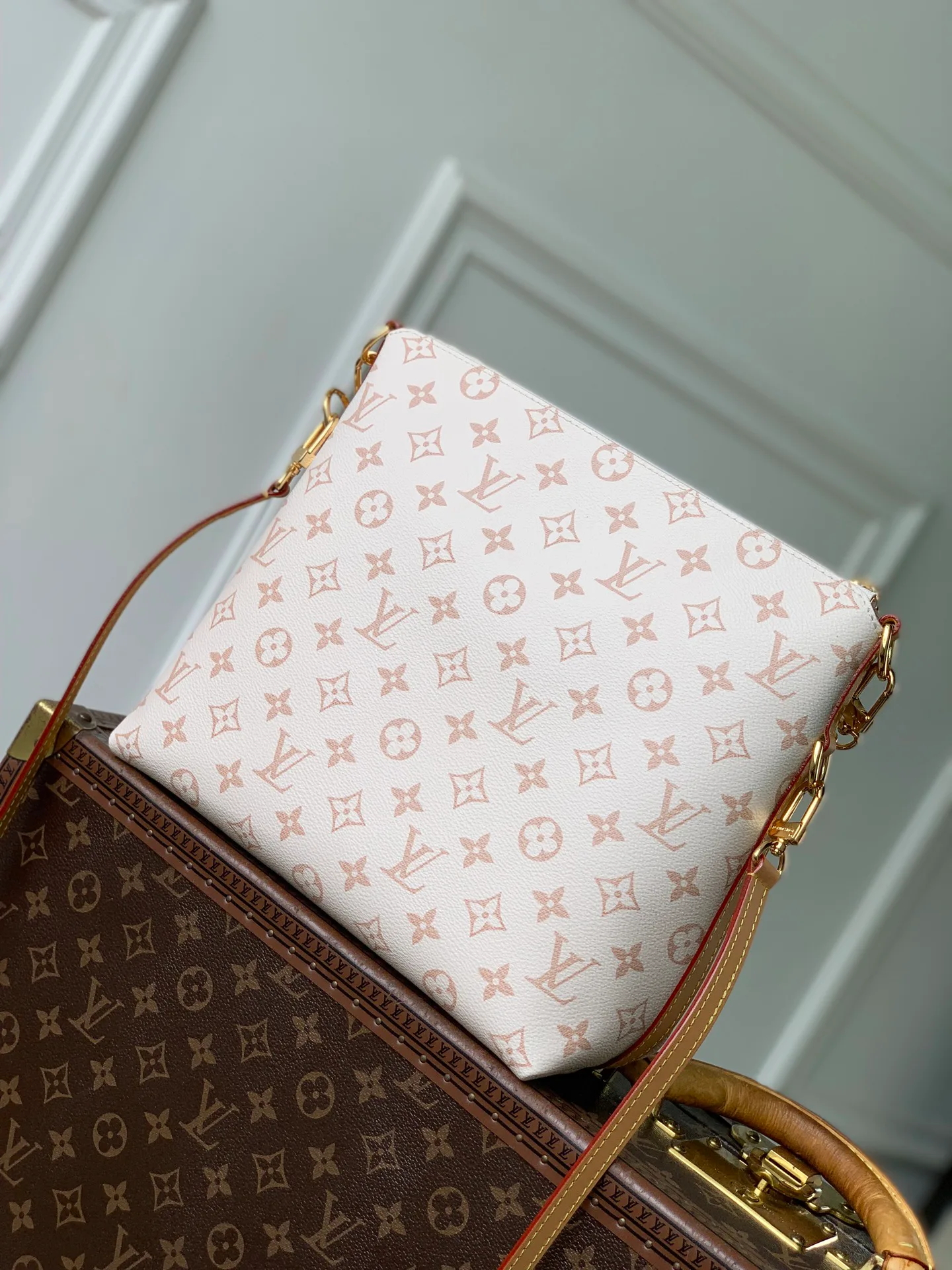 Women's Shoulder Bags LOUIS VUITTON 18147520