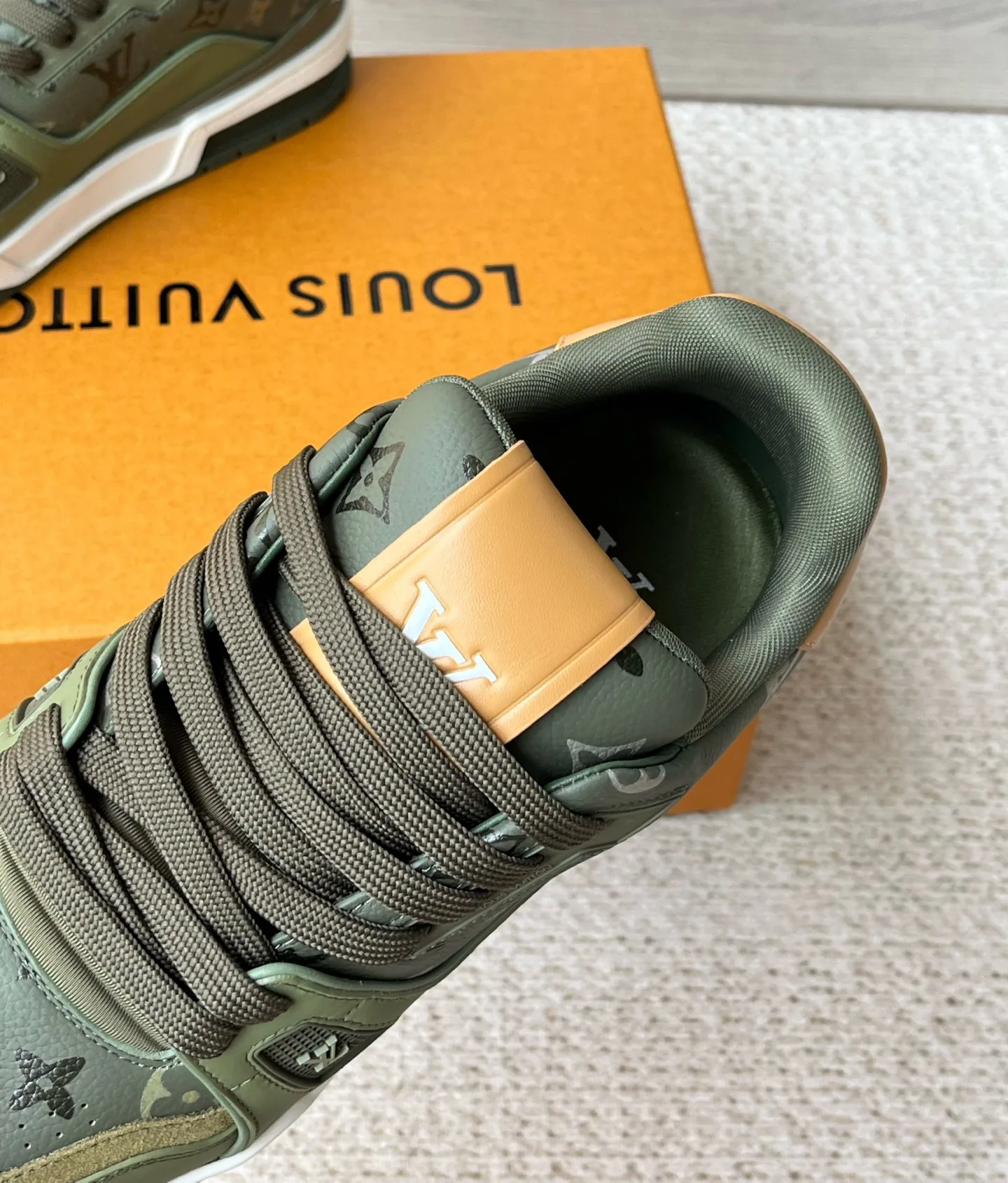 Men's Sneakers LOUIS VUITTON 17972121