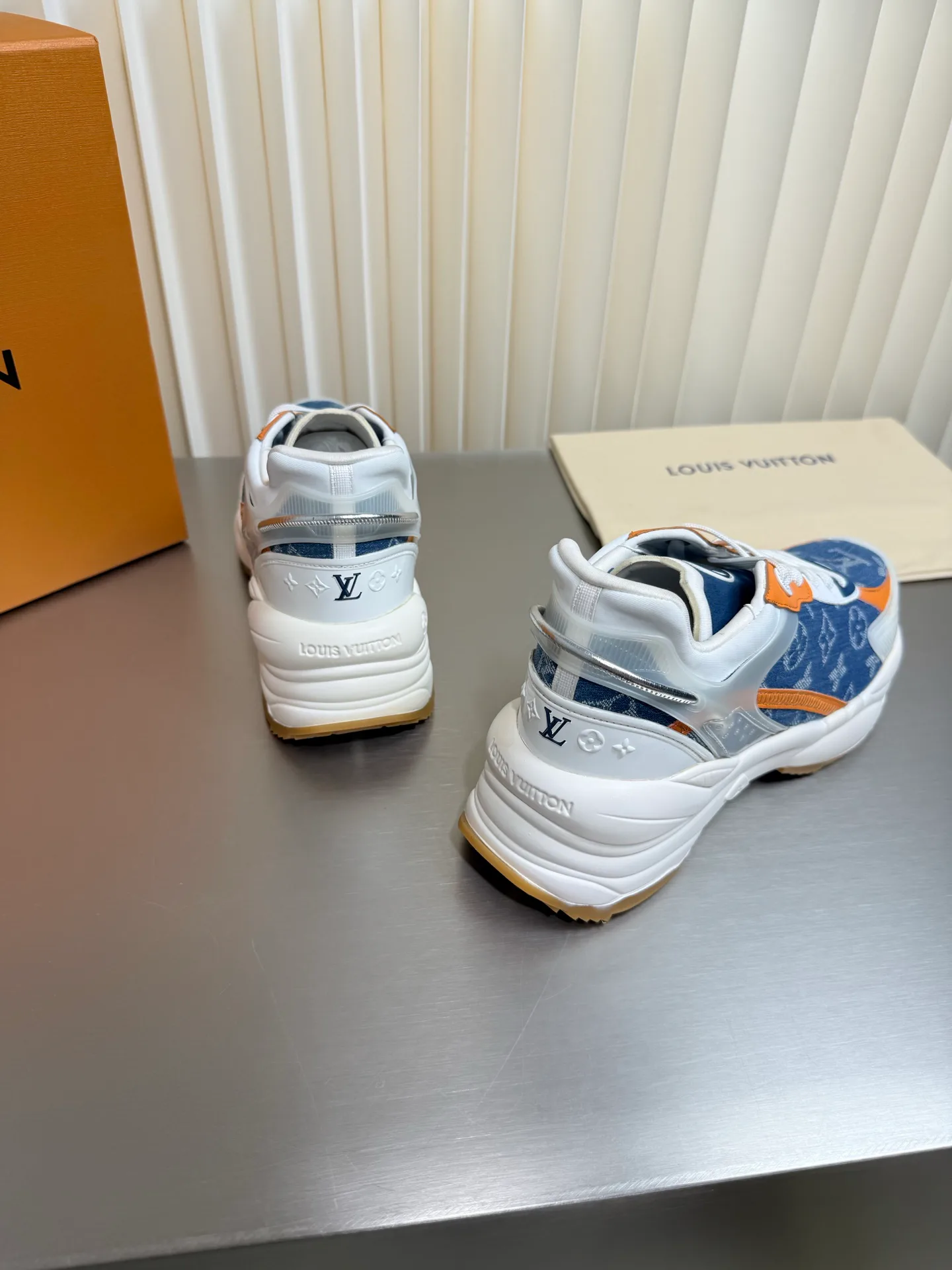 Women's Sneakers LOUIS VUITTON 17873172