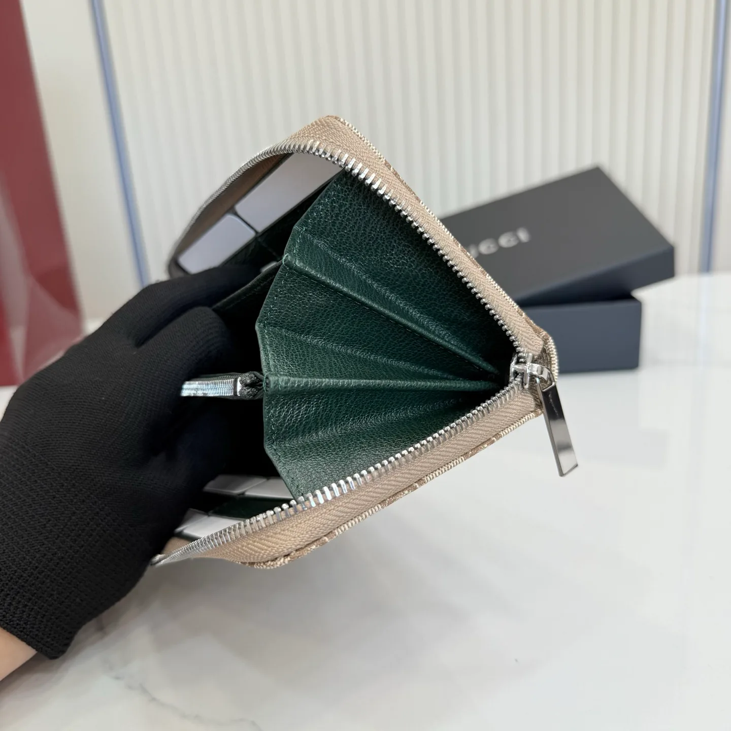 Women's Clutches GUCCI 17948269