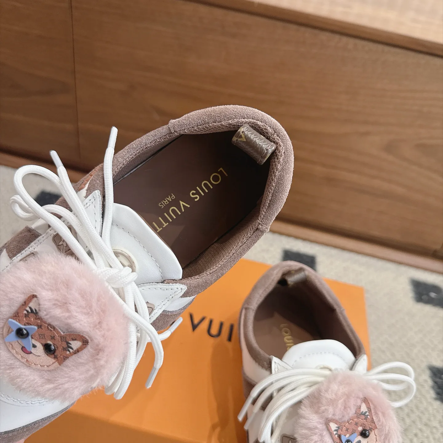 Women's Sneakers LOUIS VUITTON 18025432