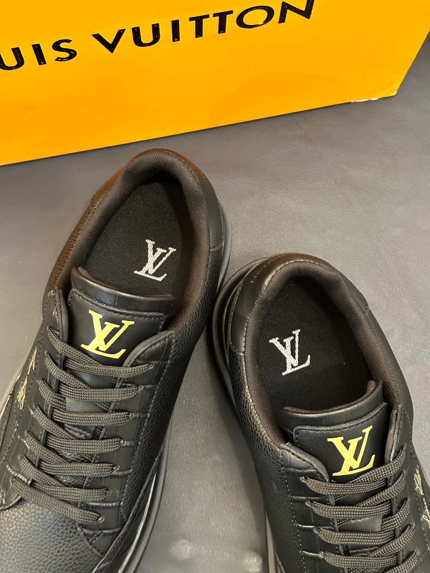 Кроссовки Мужские Louis Vuitton 18586717