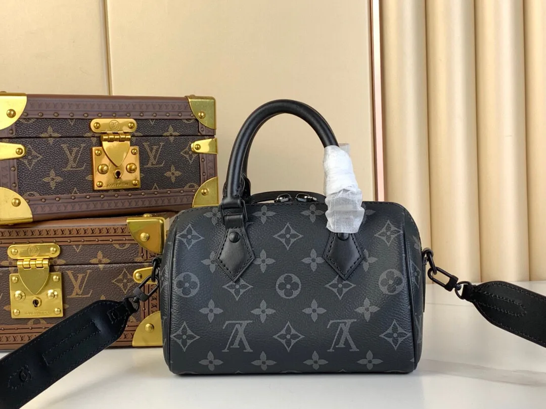 Women's Shoulder Bags LOUIS VUITTON 18227597