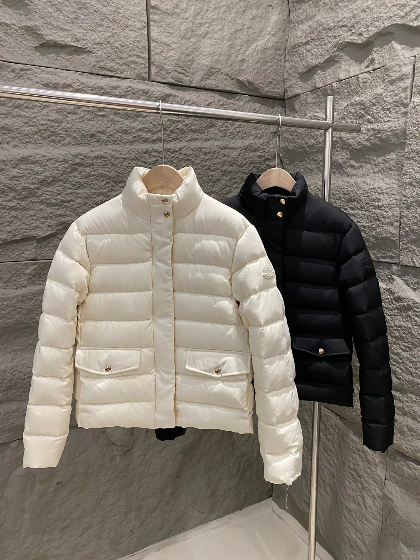 Women's Jackets And Down Jackets MONCLER 18326251