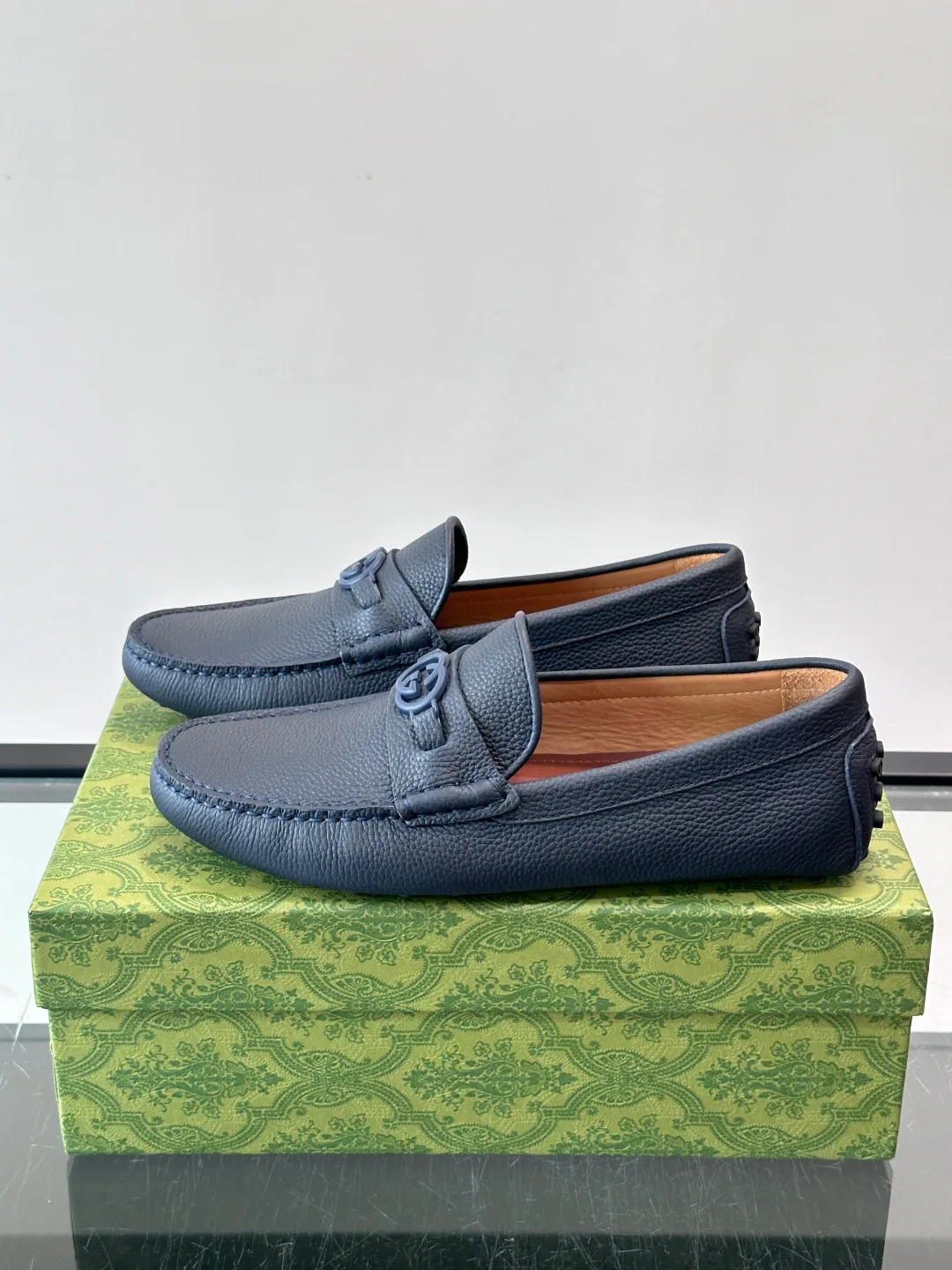 Men's Loafers And Dress Shoes GUCCI 17604304