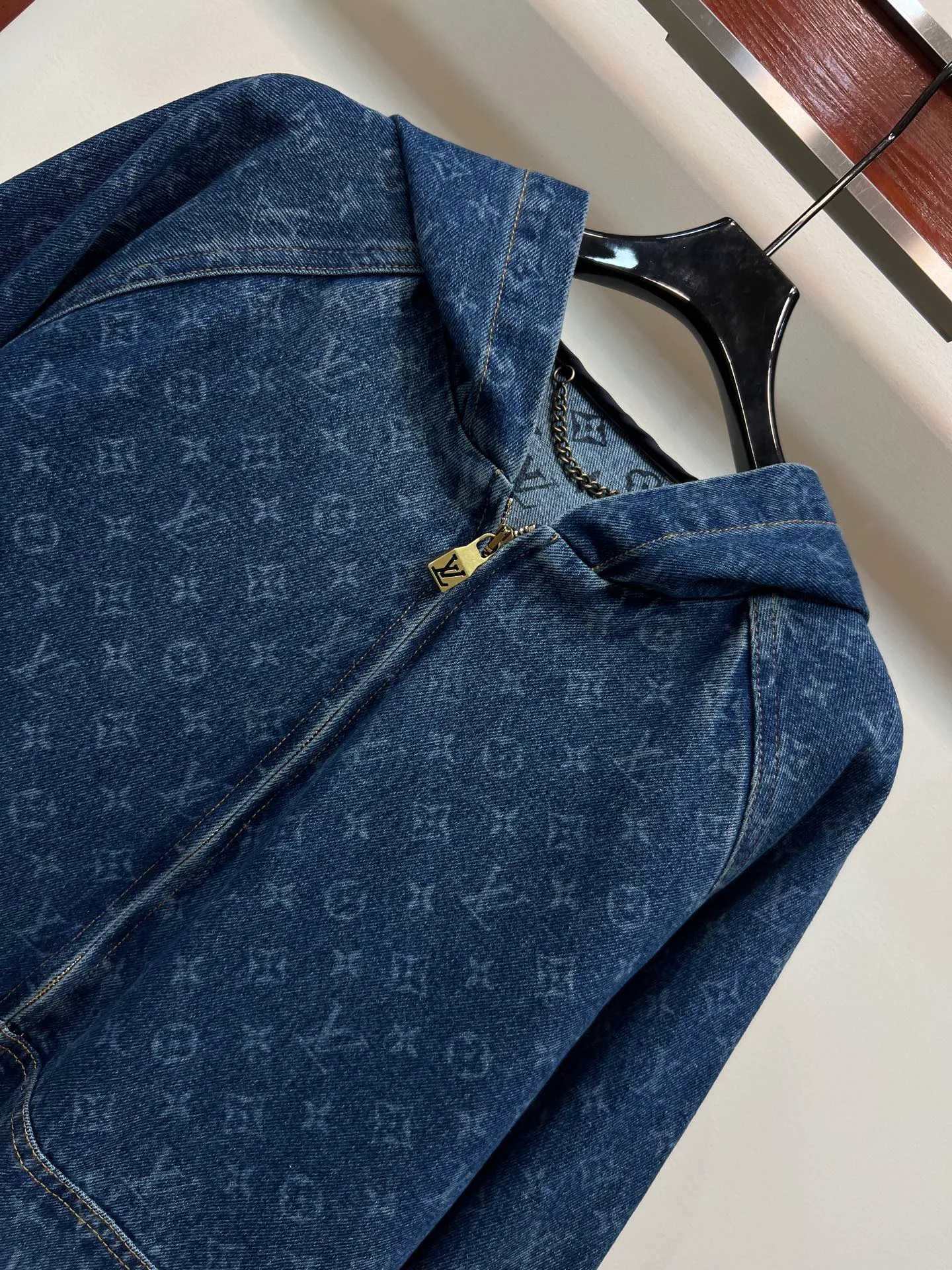 Women's Jackets And Down Jackets LOUIS VUITTON 18408127