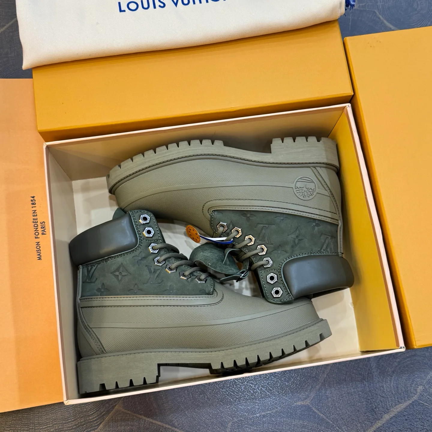 Men's Ankle Boots LOUIS VUITTON 18267073