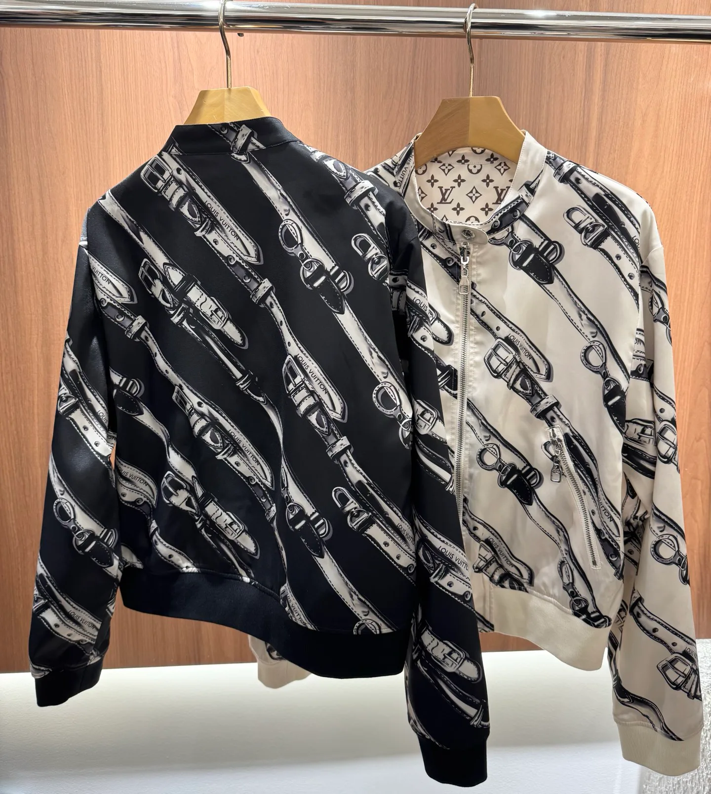 Women's Jackets And Down Jackets LOUIS VUITTON 18324288