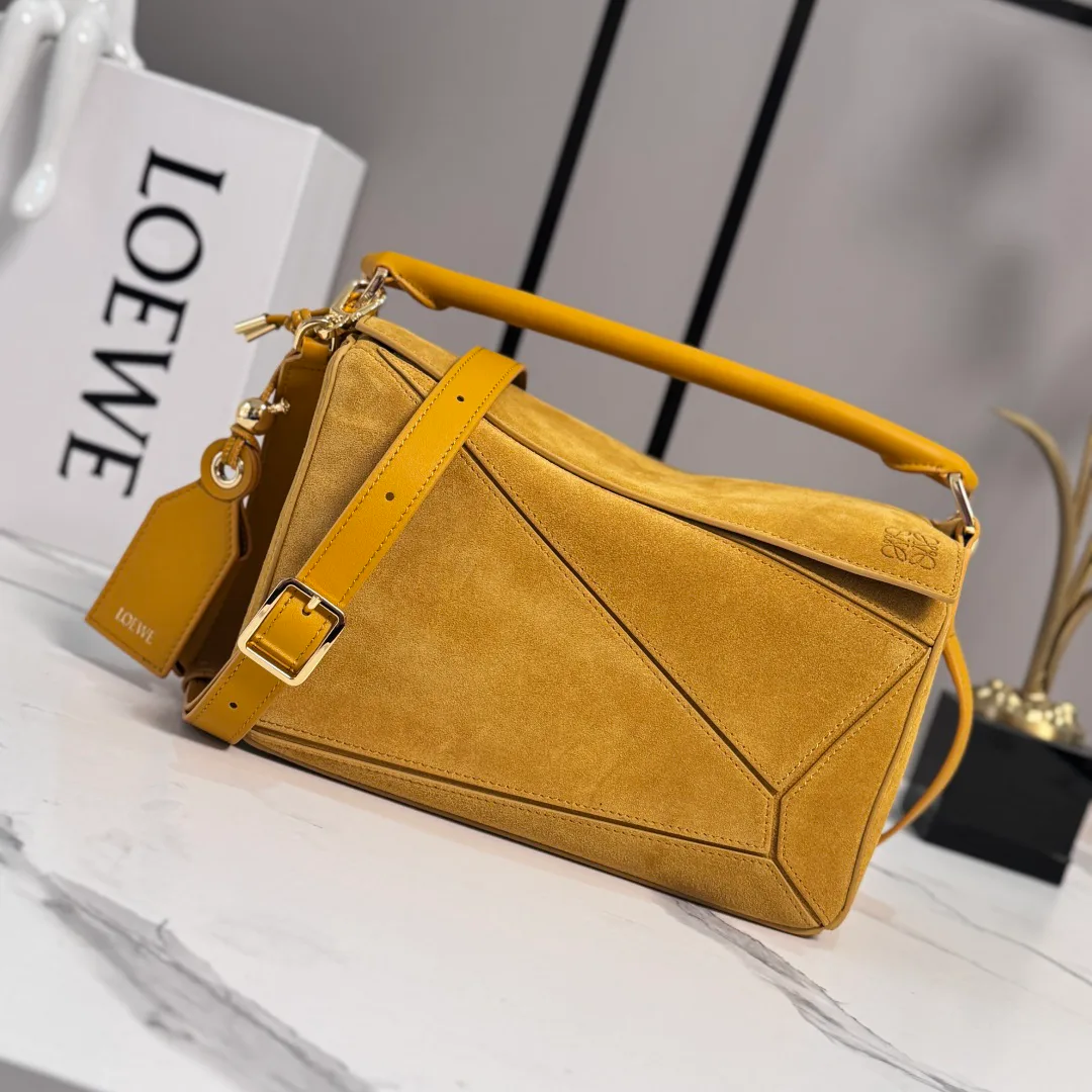 Women's Classic Handbags LOEWE 18530655