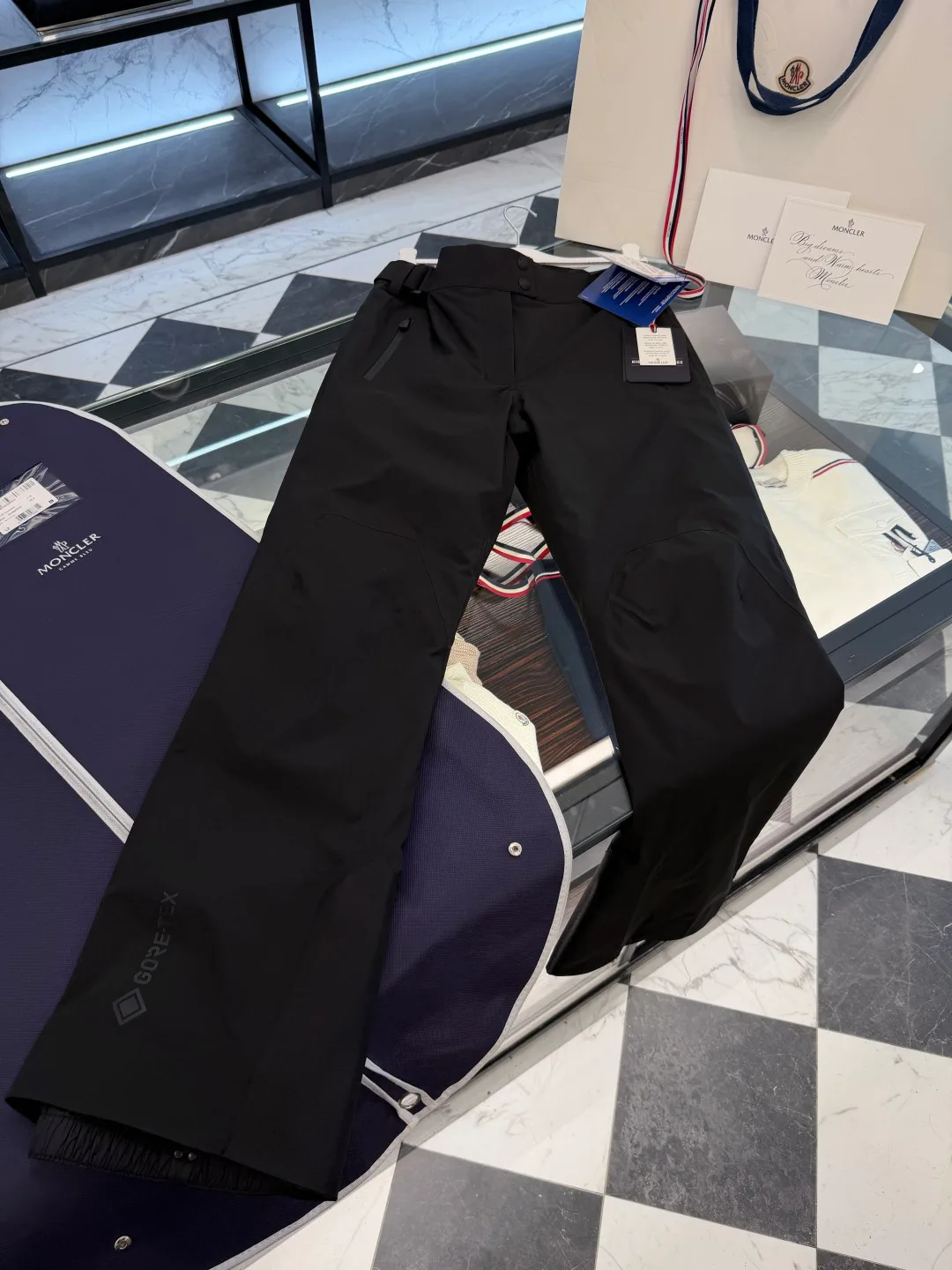 Women's Trousers MONCLER 18133616
