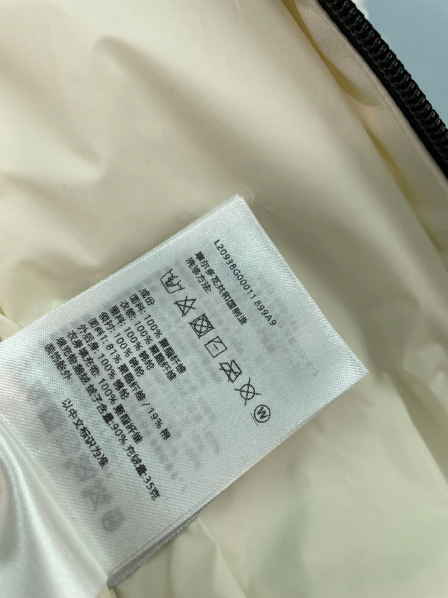 Women's Jackets And Down Jackets MONCLER 18308534